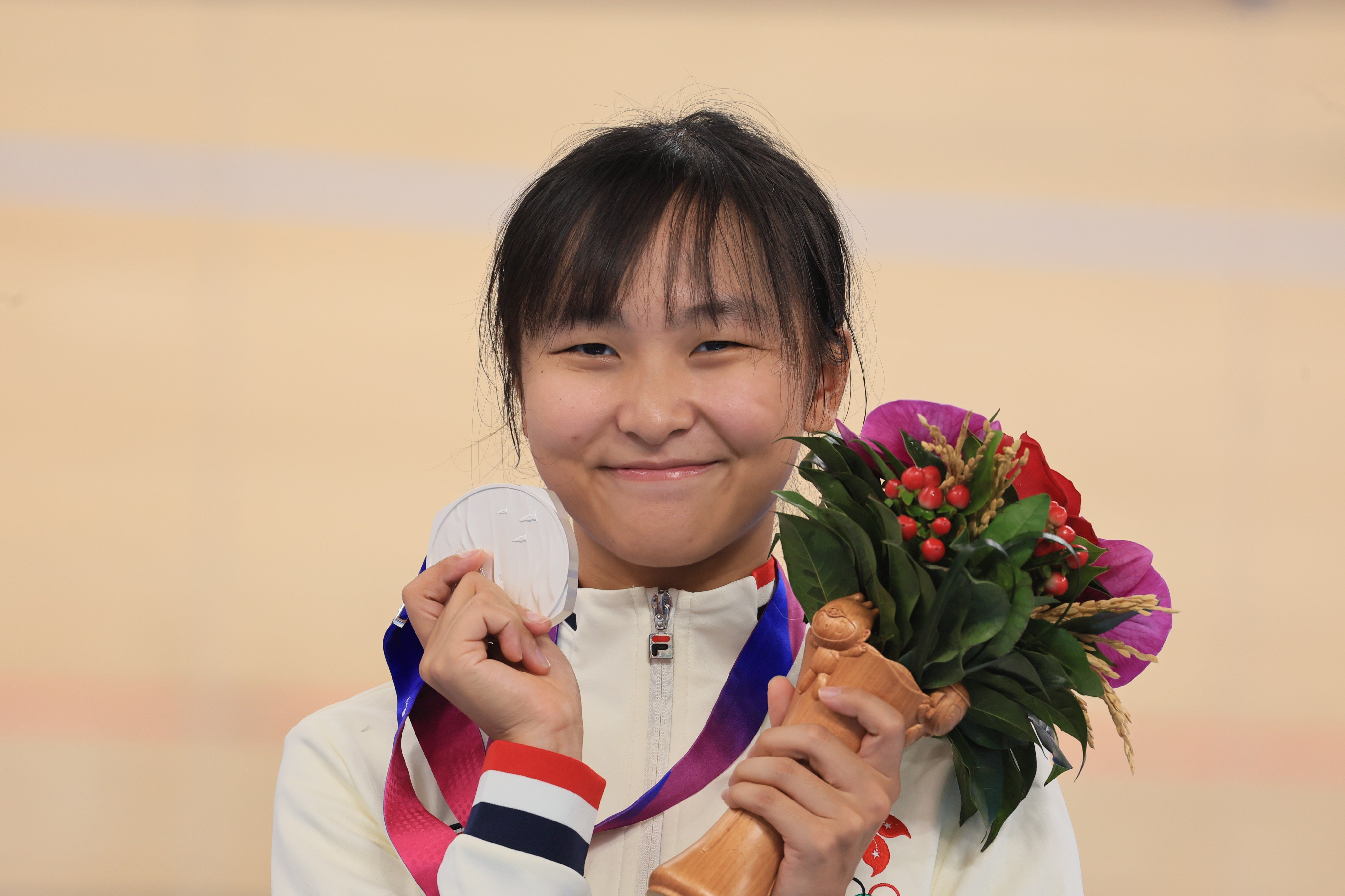 Ceci Lee Sze-wing gets silver medal during award-presentation  ceremony on Cycling Track-Women’s Omnium during the Hangzhou 2022 Asian Games, Chun’ An Jieshou Sports Centre Velodrome at Tonglu. 28SEP23 Dickson Lee