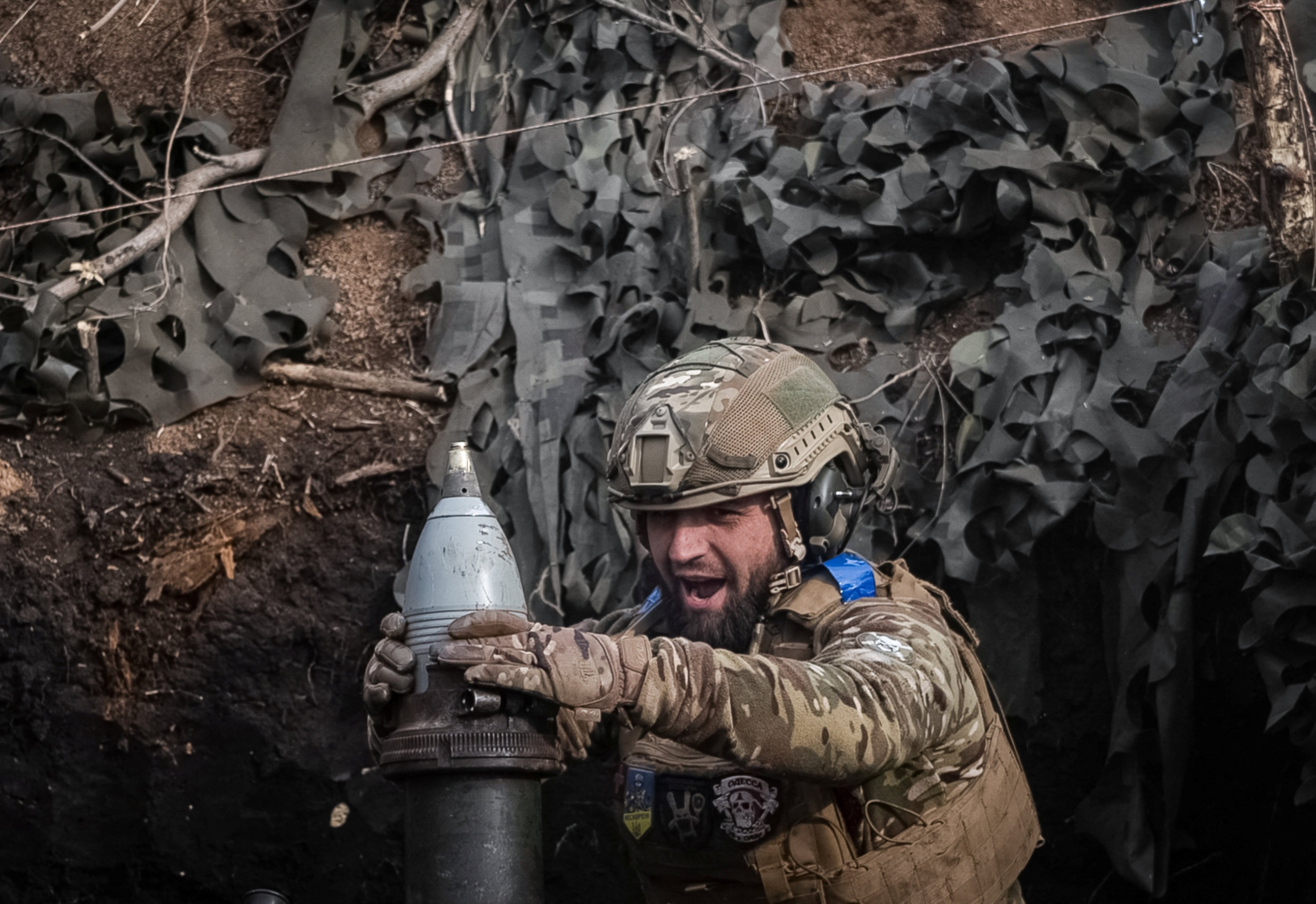 A Ukrainian serviceman prepares to fire a 120mm mortar towards Russian troops near the town of Bakhmut on March 5. Photo: Reuters