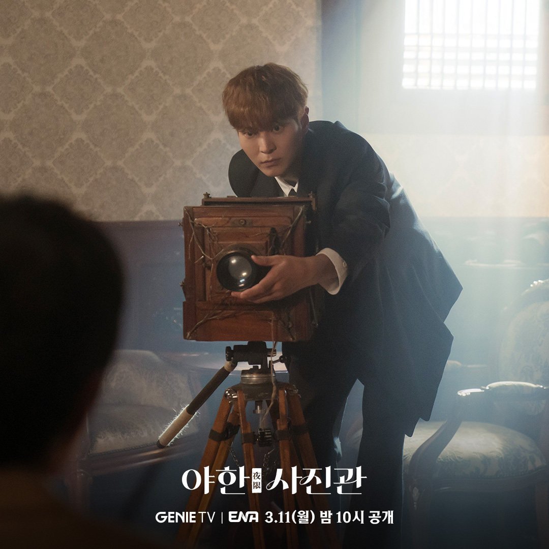 Joo Won as cursed photo studio operator Seo Ki-joo in a still from The Midnight Studio. While unoriginal and with some questionable special effects, this supernatural K-drama does provide diverting entertainment during its better episodes.