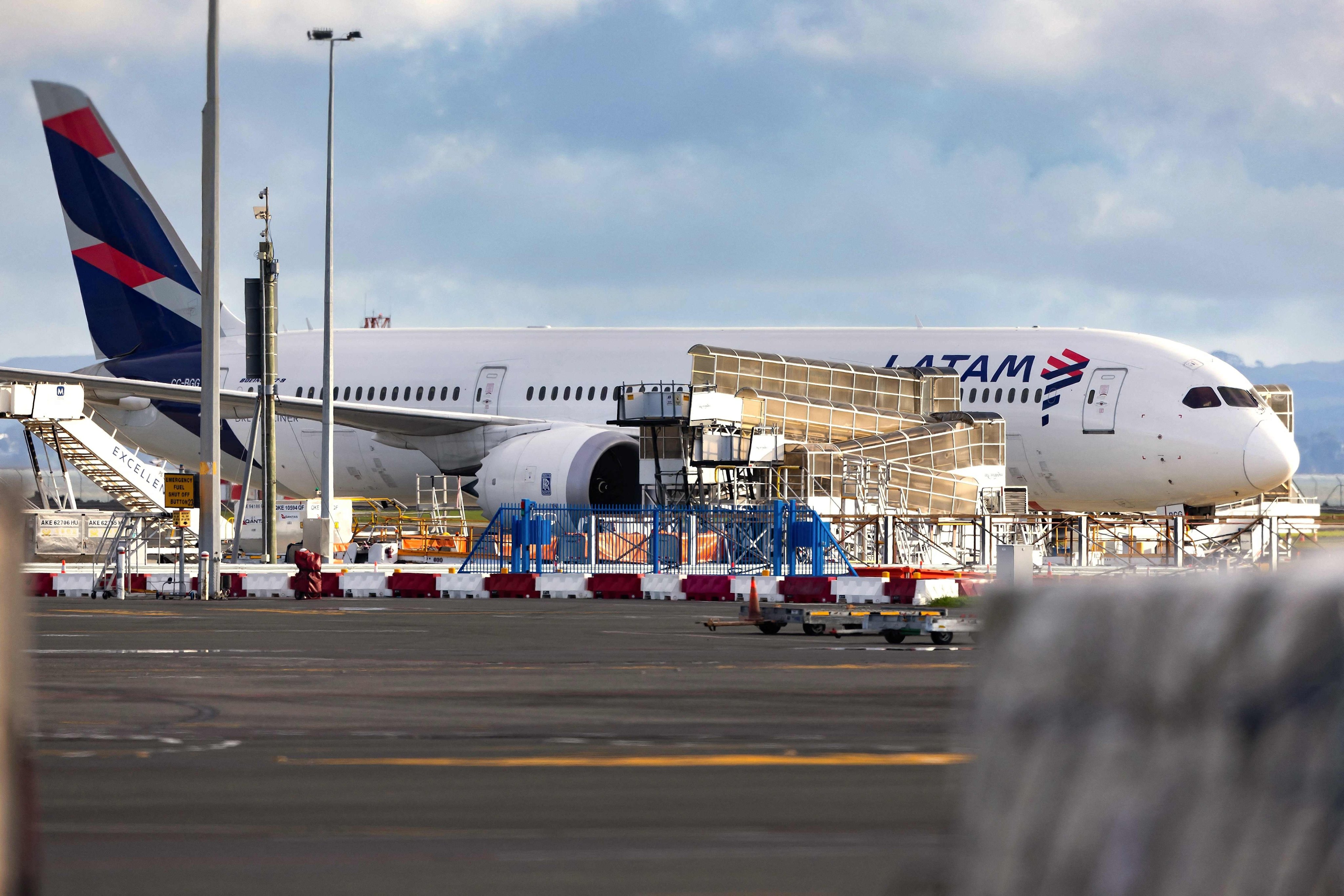 The Latam Airlines Boeing 787 Dreamliner plane that suddenly lost altitude mid-flight is parked on the tarmac of Auckland airport in New Zealand. Photo: AFP