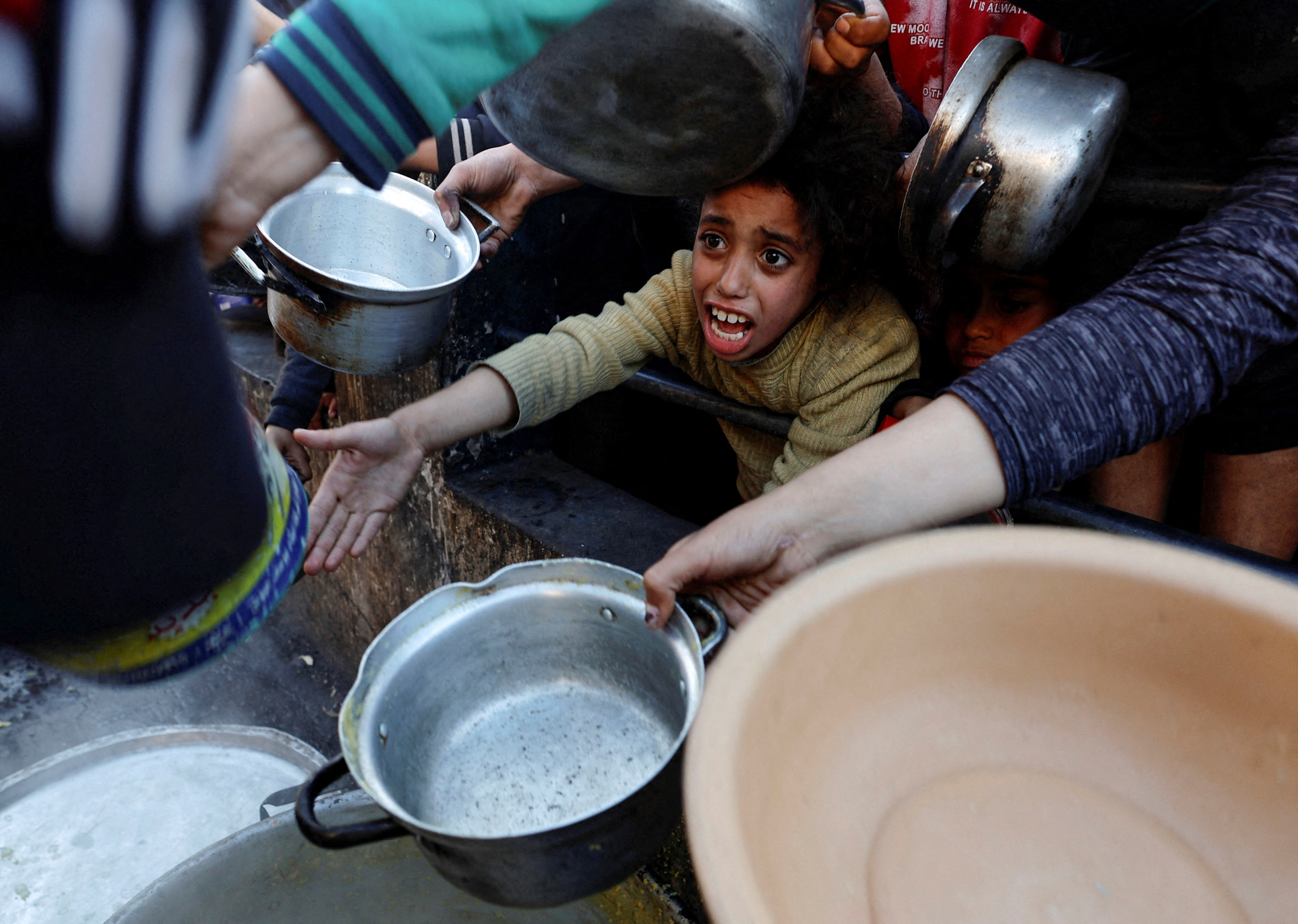 Palestinians wait to receive food in Rafah, in the southern Gaza Strip. Photo: Reuters