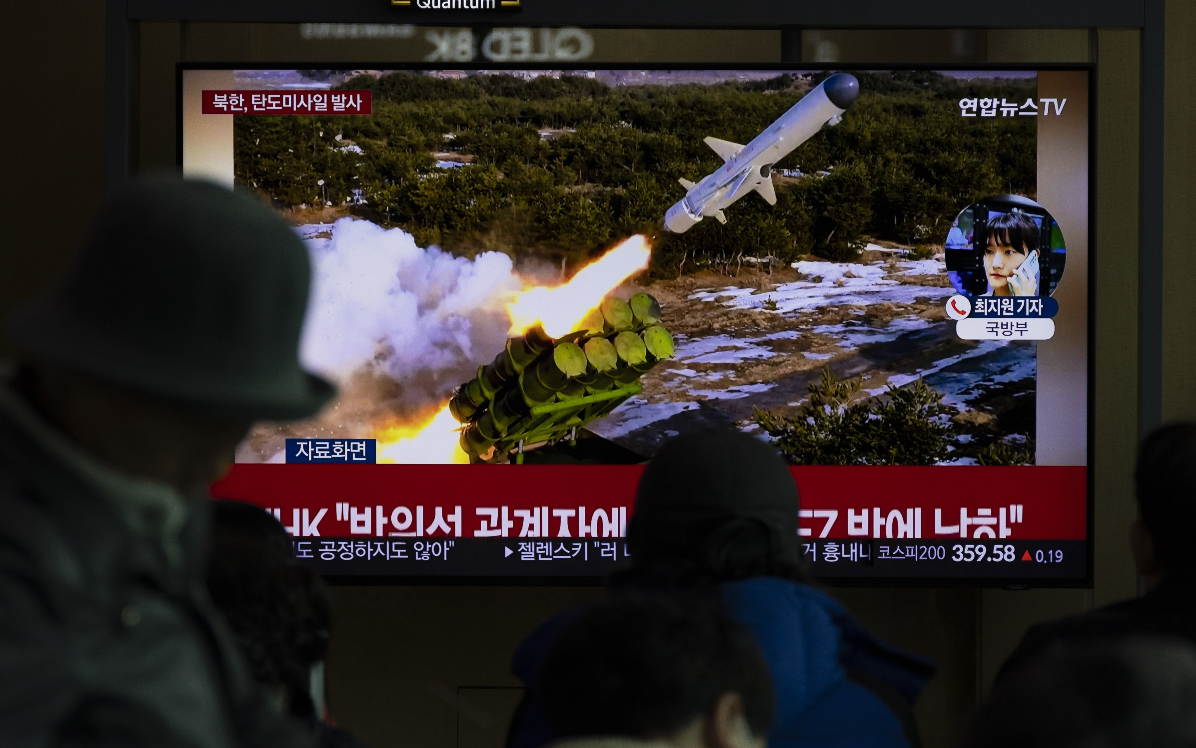 Commuters at a railway station in Seoul watch a broadcast about Monday’s missile launch by North Korea. Photo: EPA-EFE