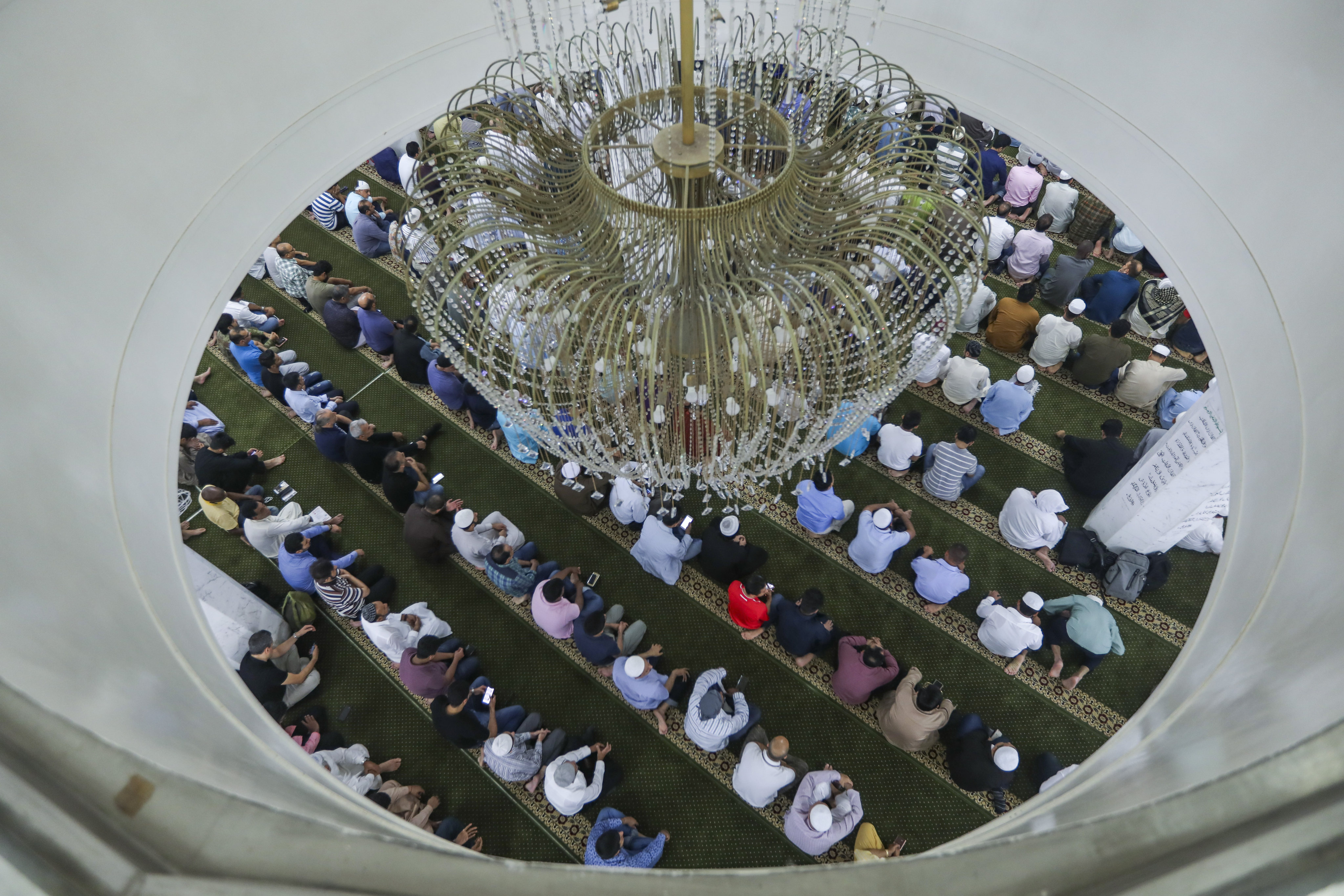 Muslims pray during Ramadan at Kowloon Mosque in Tsim Sha Tsui. According to the Tourism Board, 105 eateries across the city have been deemed halal certified premises. Photo: Xiaomei Chen