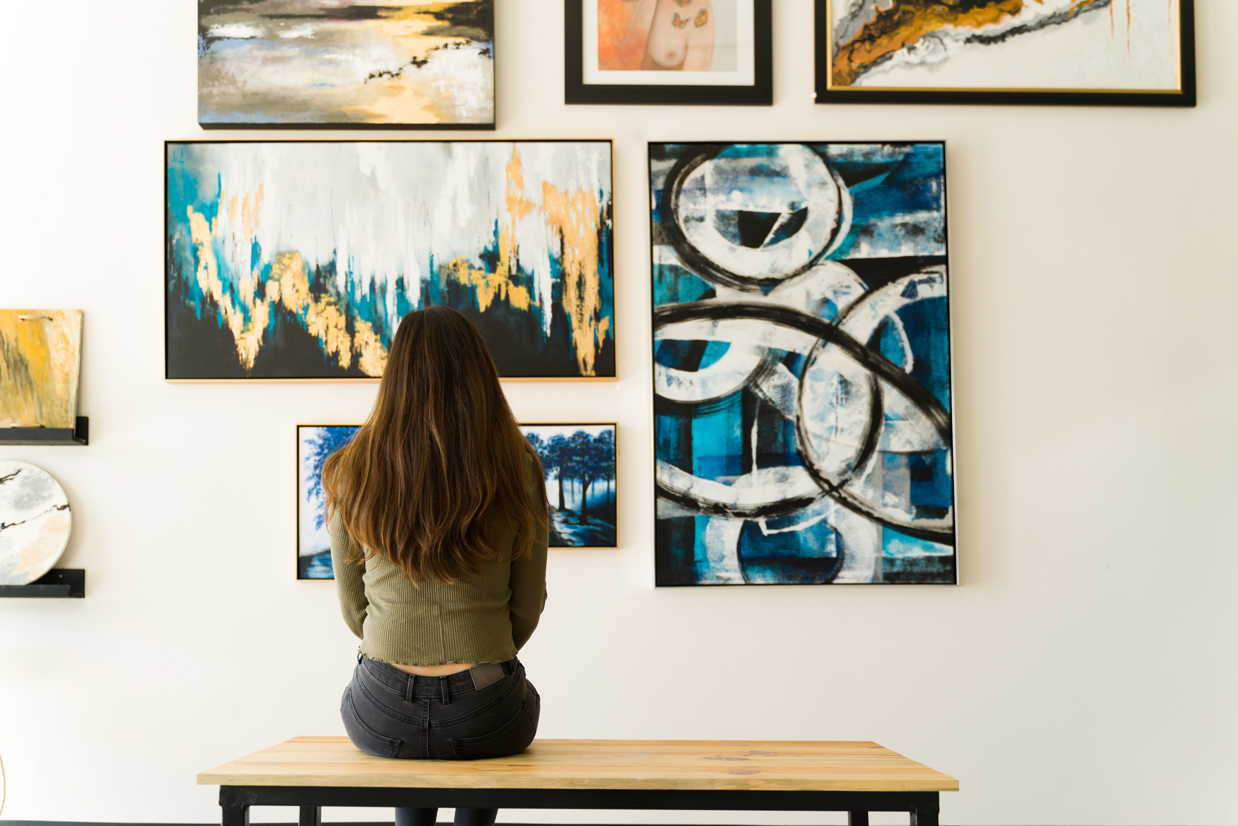 Viewing art in a gallery, museum or fair can produce the same feeling in your body as falling in love – and that is one of many reasons you should look at art, say experts. Photo: Shutterstock