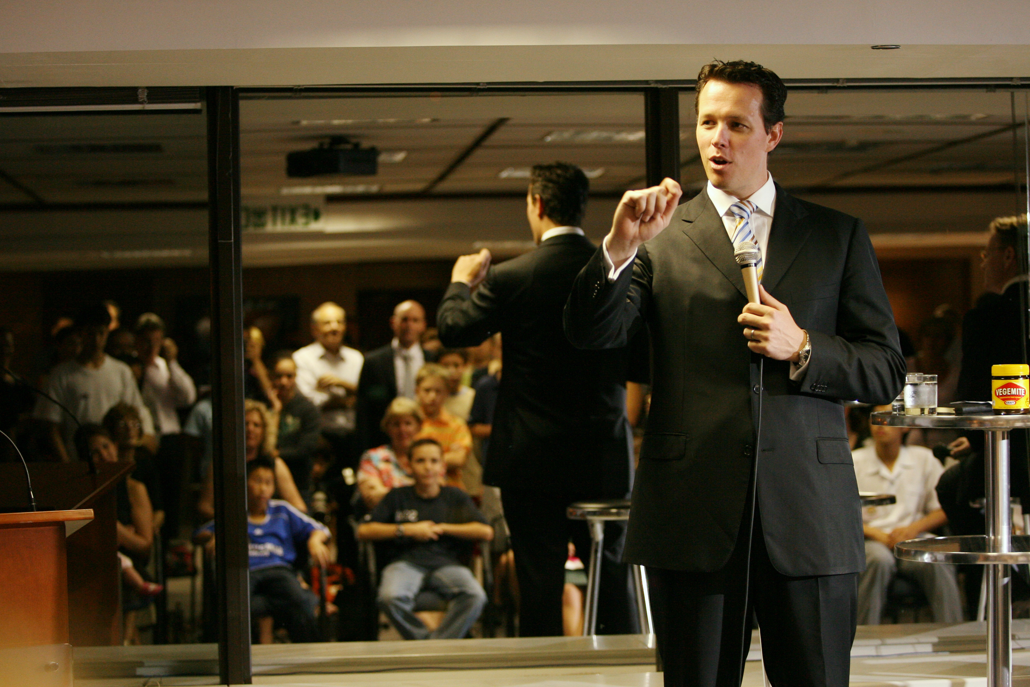 Kieren Perkins, pictured here  talking to young swimmers at Australian Consulate General in Wan Chai in 2008, won two gold medals and a silver in the 1,500 metres freestyle. 