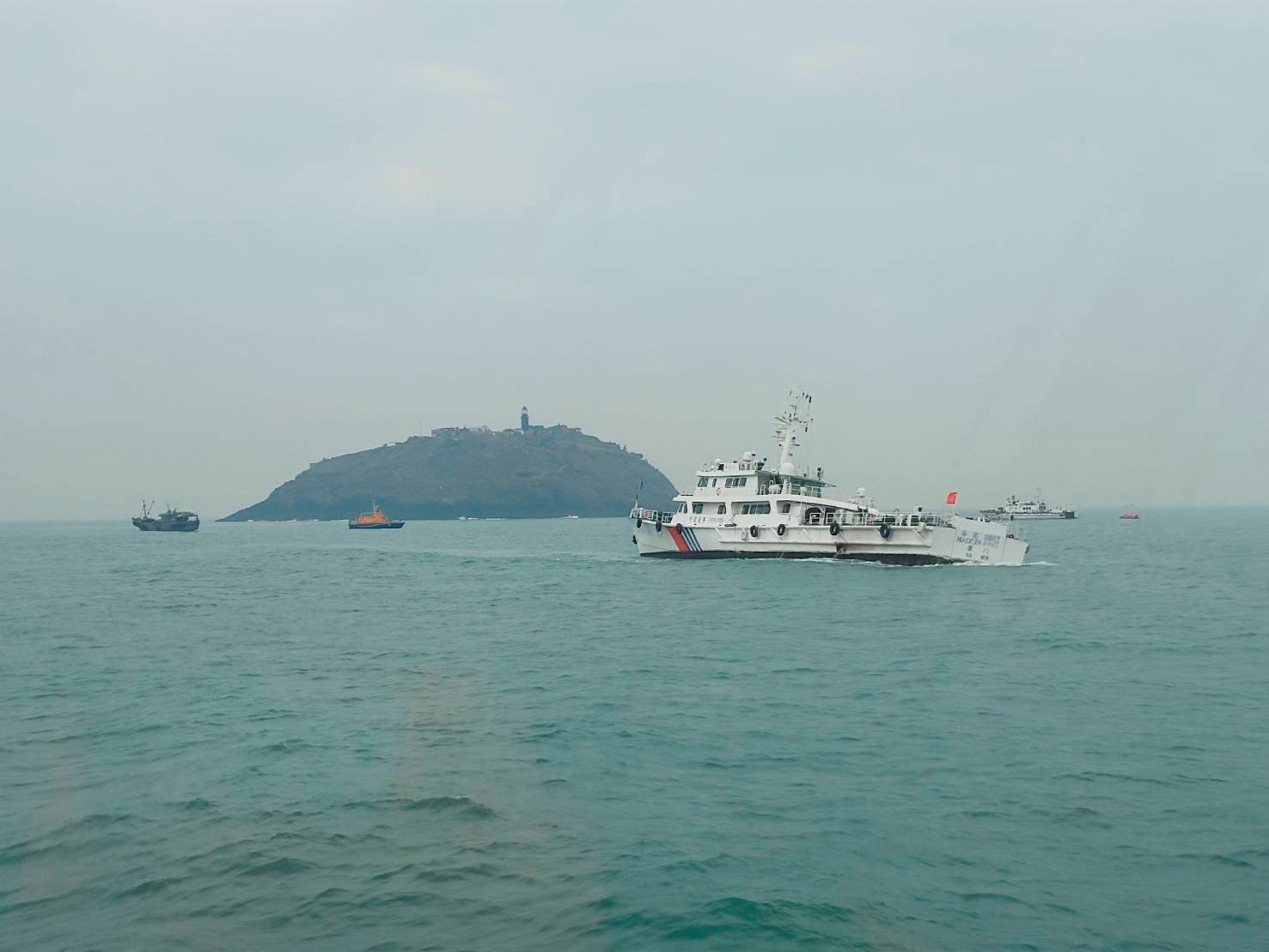 Taiwan’s coast guard works during a rescue operation after a Chinese fishing boat capsized near Taiwan-controlled Kinmen islands. Photo: Handout via Reuters