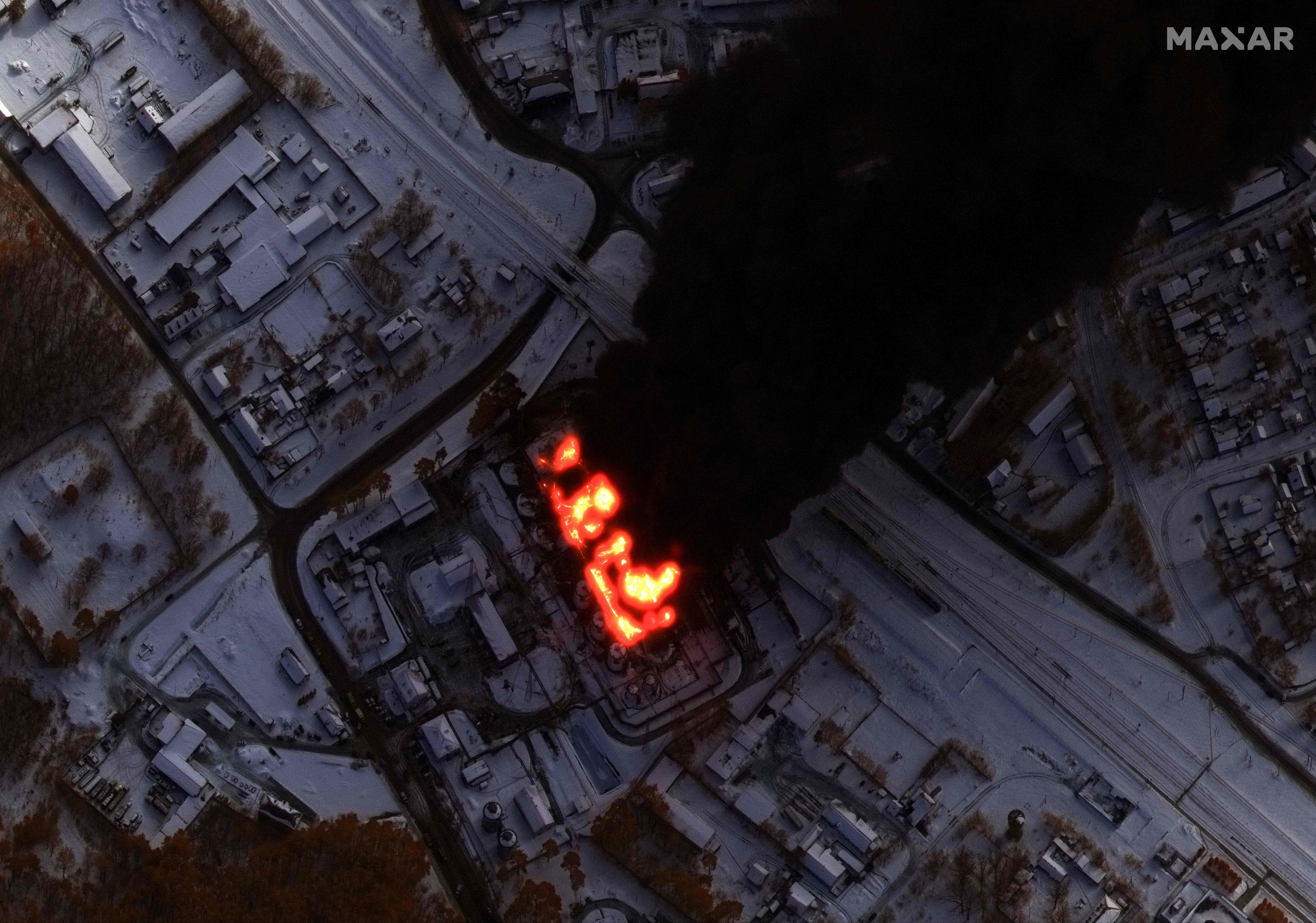 A satellite image released on February 24 shows an oil refinery on fire, in Klintsy, near the Russia-Ukrainian border, on January 19. Photo: Maxar Technologies via AFP

