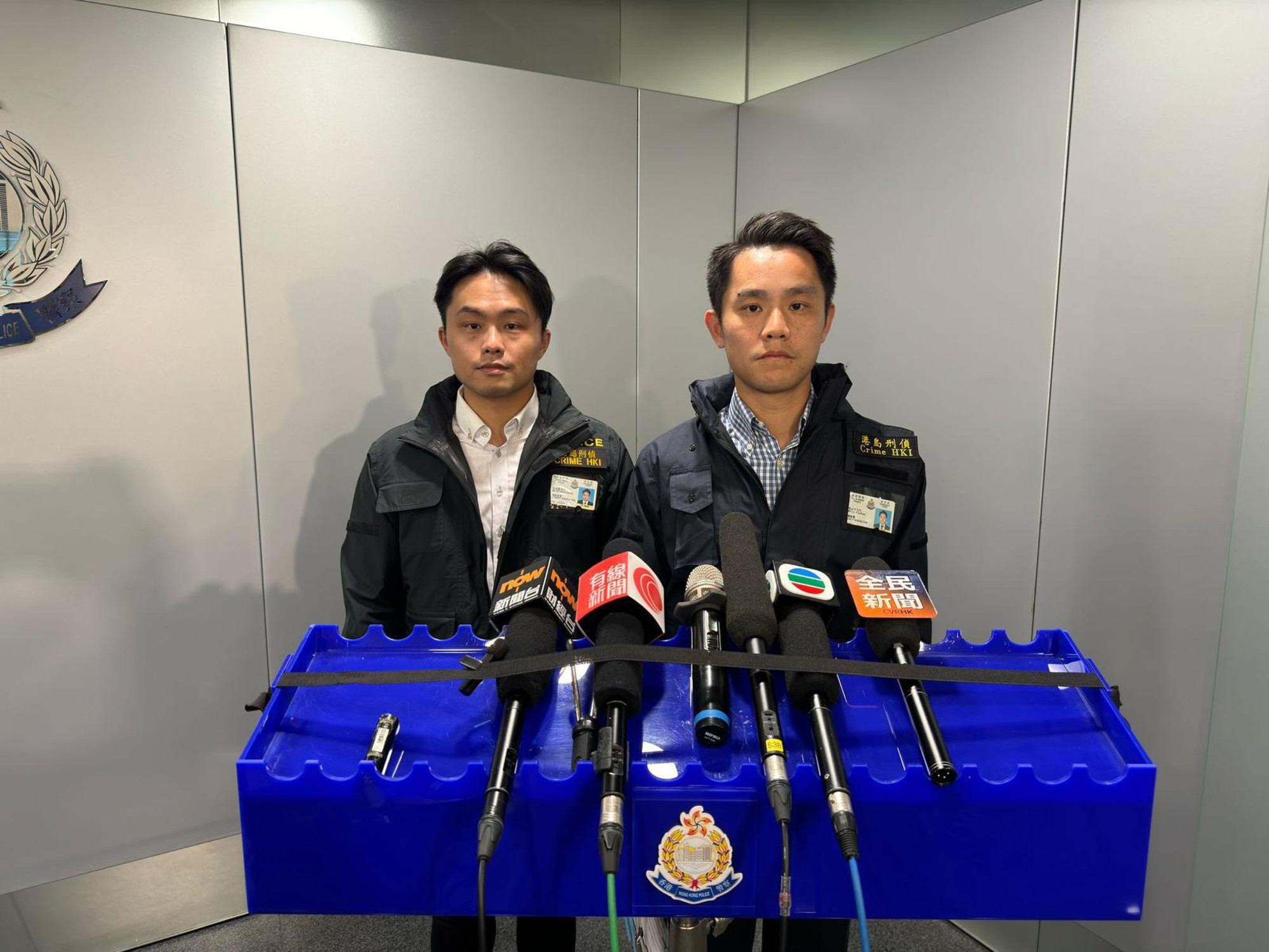 (From left) Police Senior Inspector Ng Kam-chung and Chief inspector Lo Ka-chun announce the latest arrests in connection with a multi-million dollar raid on a Causeway Bay watch store. Photo: Handout
