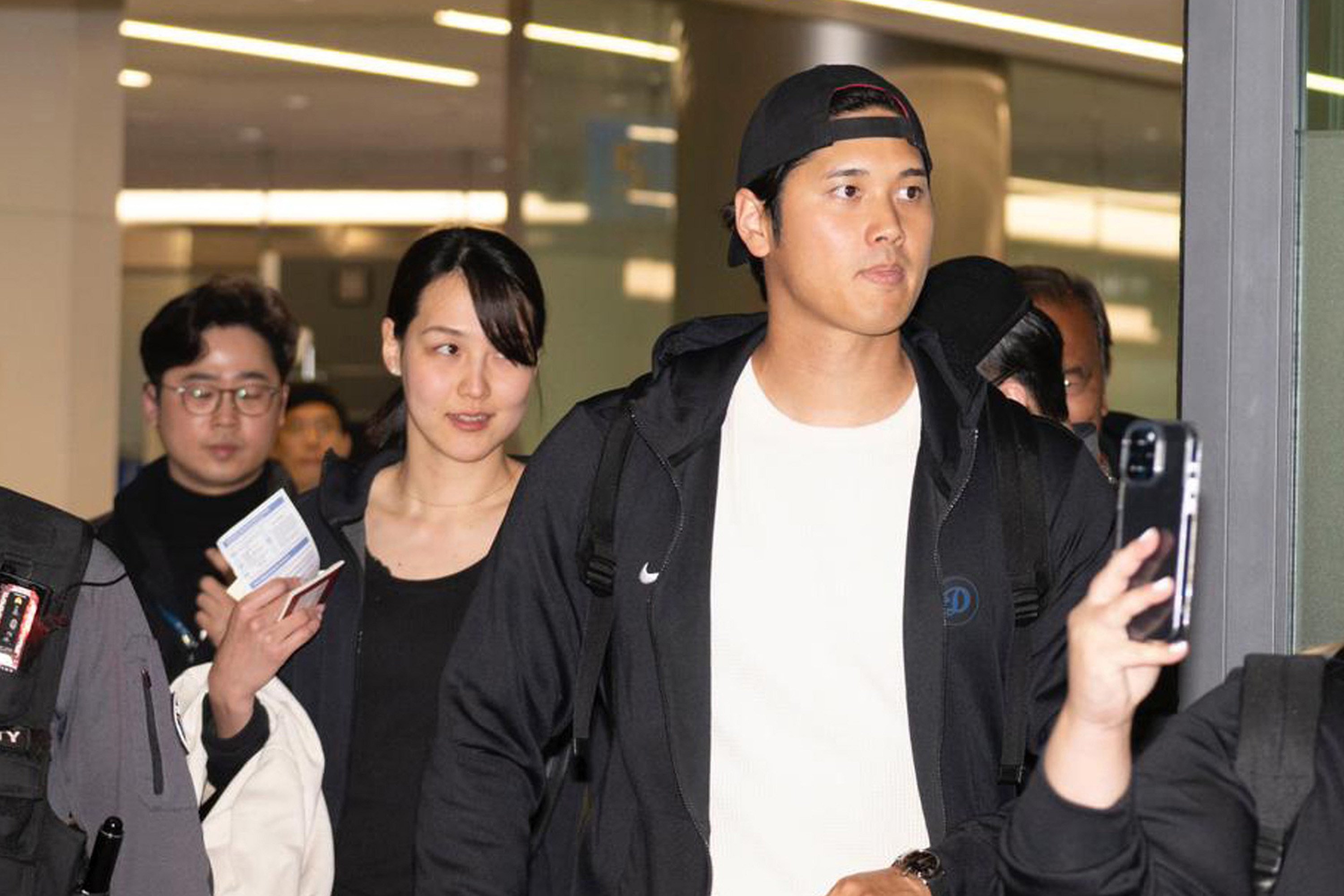 Shohei Ohtani and his wife Mamiko Tanaka arrive at Incheon airport in South Korea on March 15. Photo: Getty Images/TNS