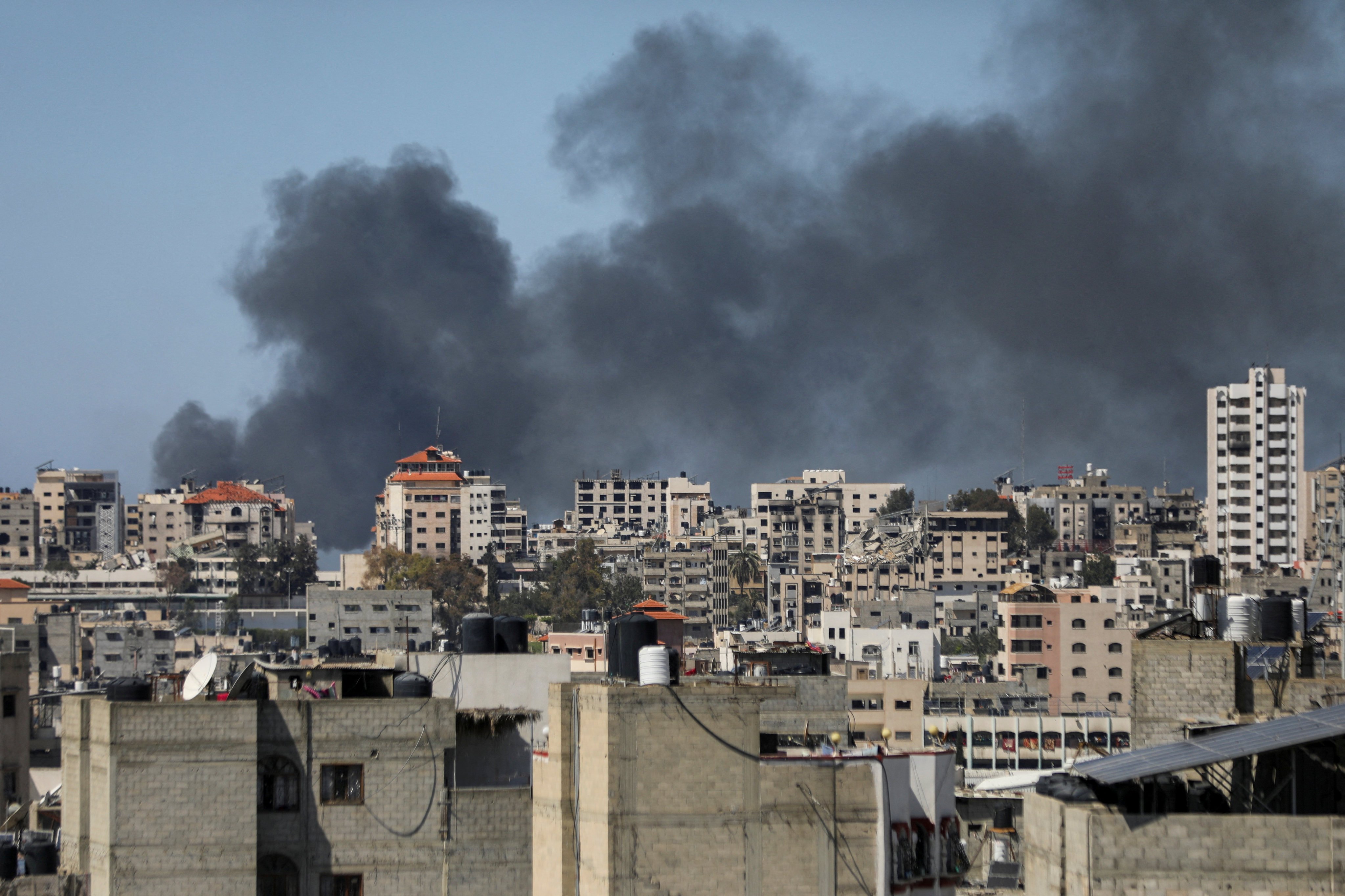 Smoke rises during an Israeli raid at al-Shifa hospital and the area around it in Gaza City on Wednesday. Photo: Reuters