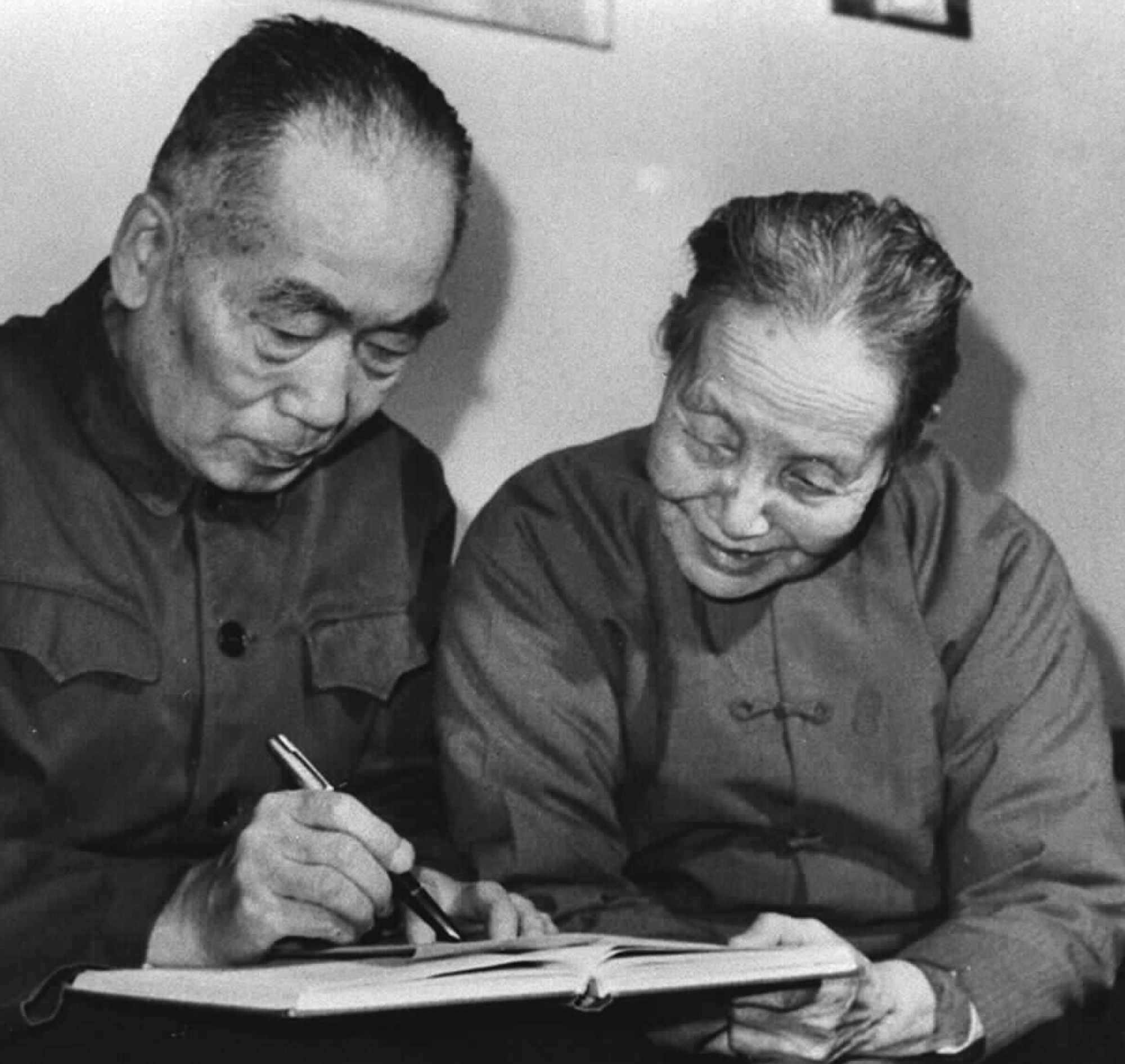 Chinese author Bing Xin (right) wrote a moving tribute to Tagore’s work. Photo: Xinhua