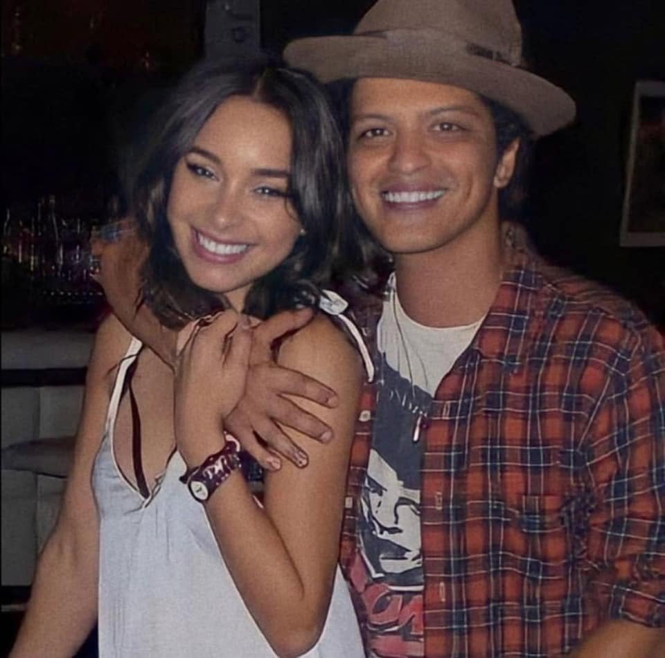 Cute couple: Model and actress Jessica with Bruno Mars. Photo: Jessica Caban Official/Facebook 