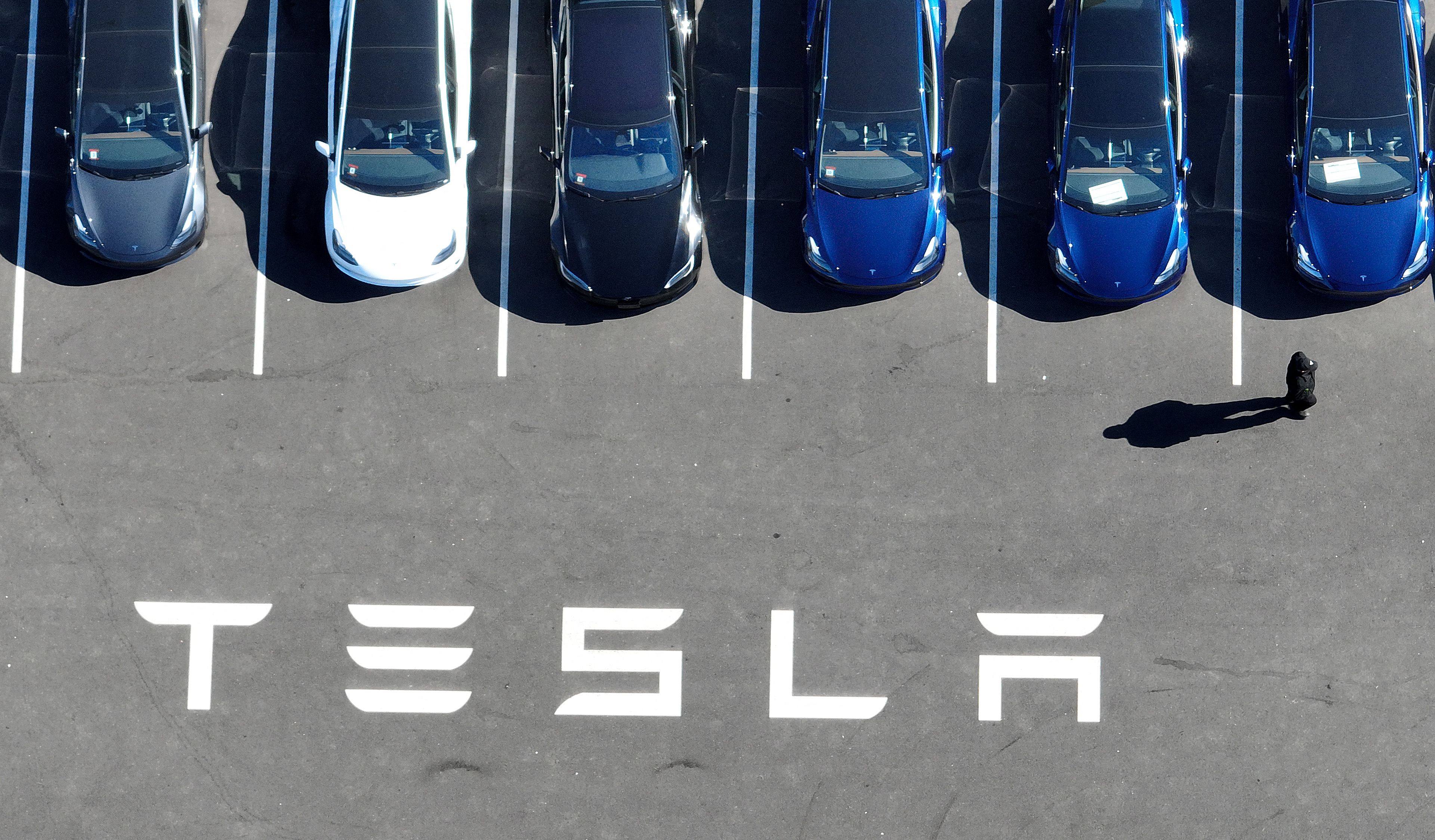 Brand new Tesla cars in a carpark at the Tesla factory in Fremont, California, on October 19, 2022. Photo: Getty Images / AFP