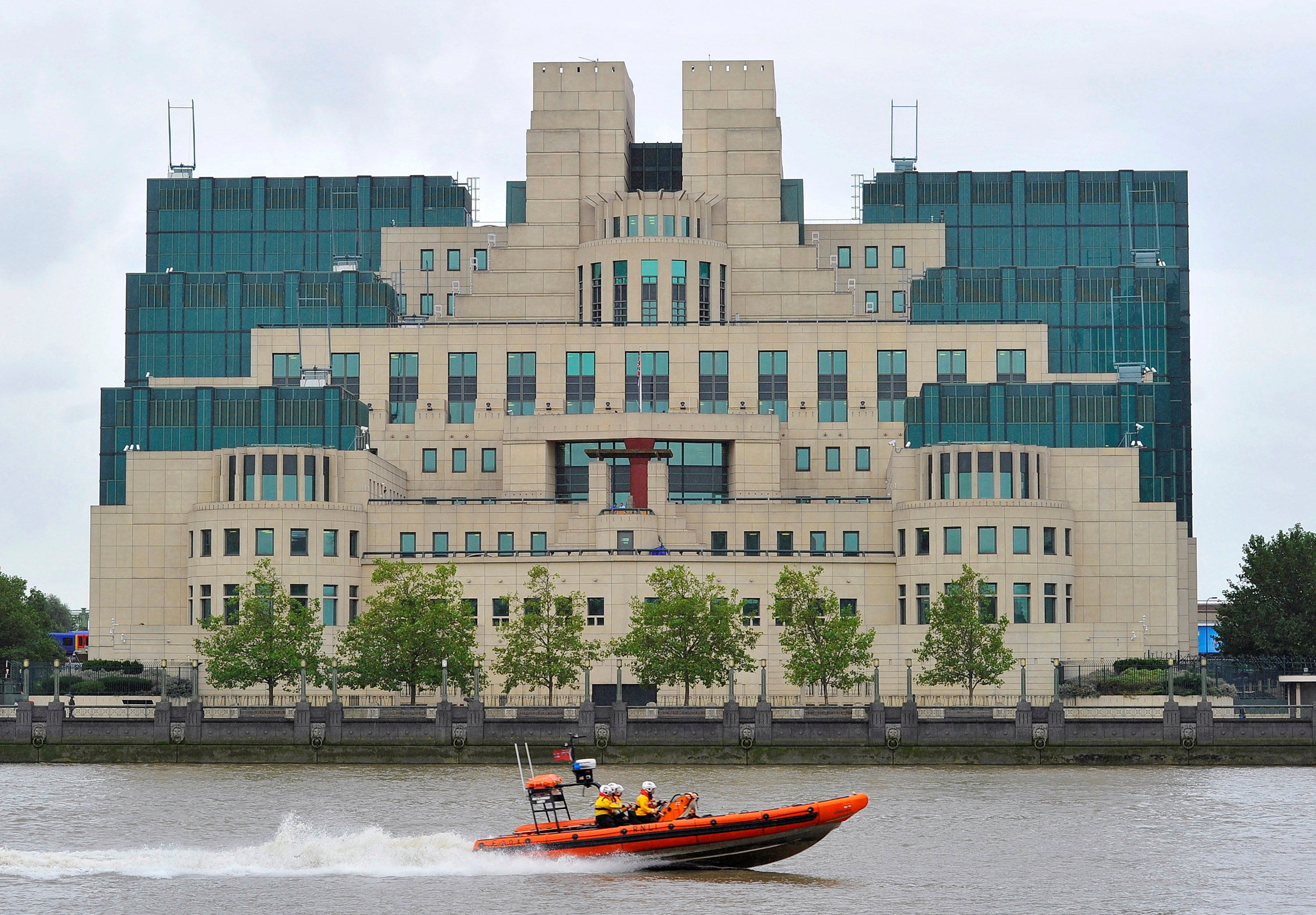 A motorboat passes by the MI6 building in London August 2010. Photo: Reuters
