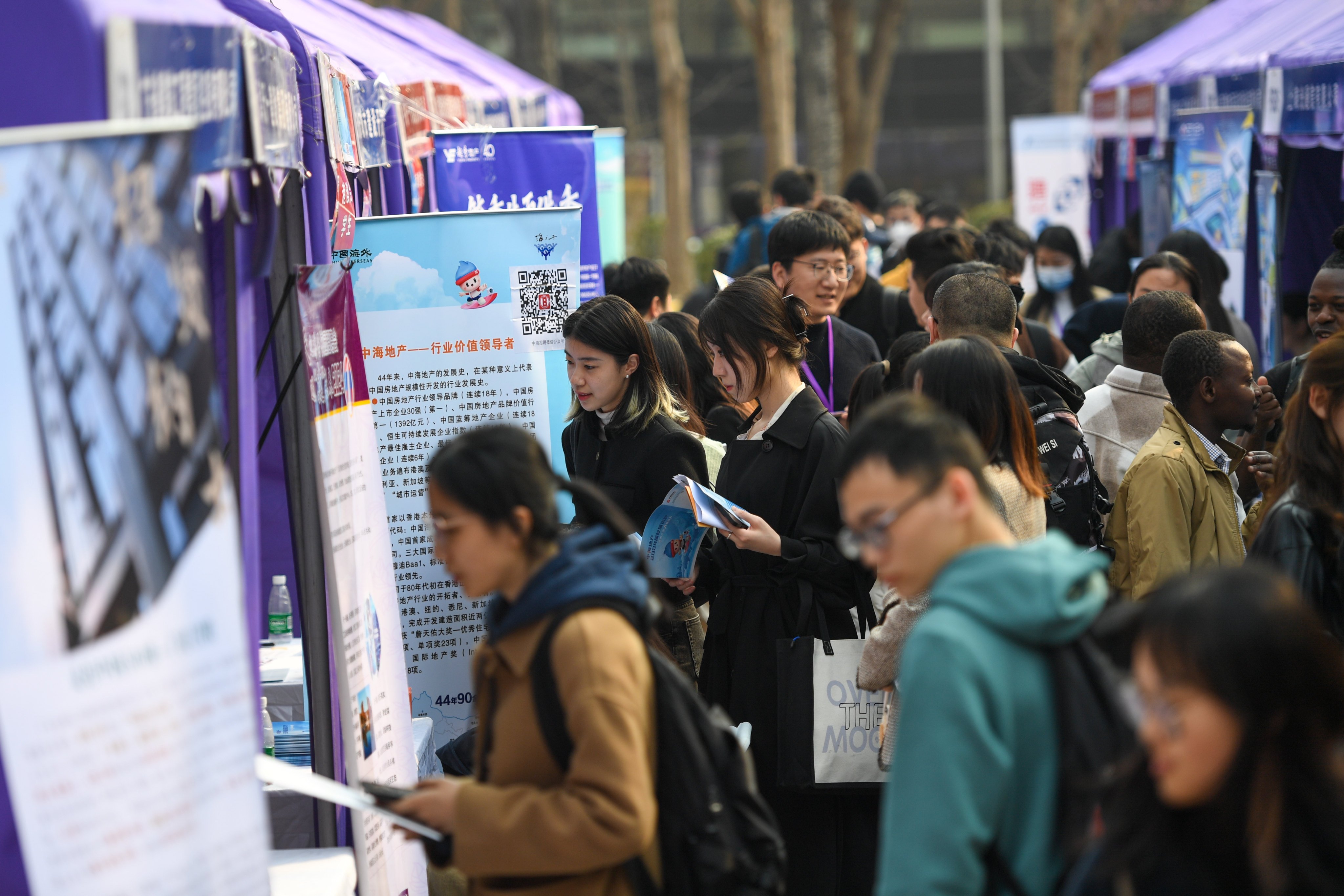 The youth jobless rate for the 16-24 age group in China reached 15.3 per cent in February, up from 14.6 per cent in January. Photo: Xinhua