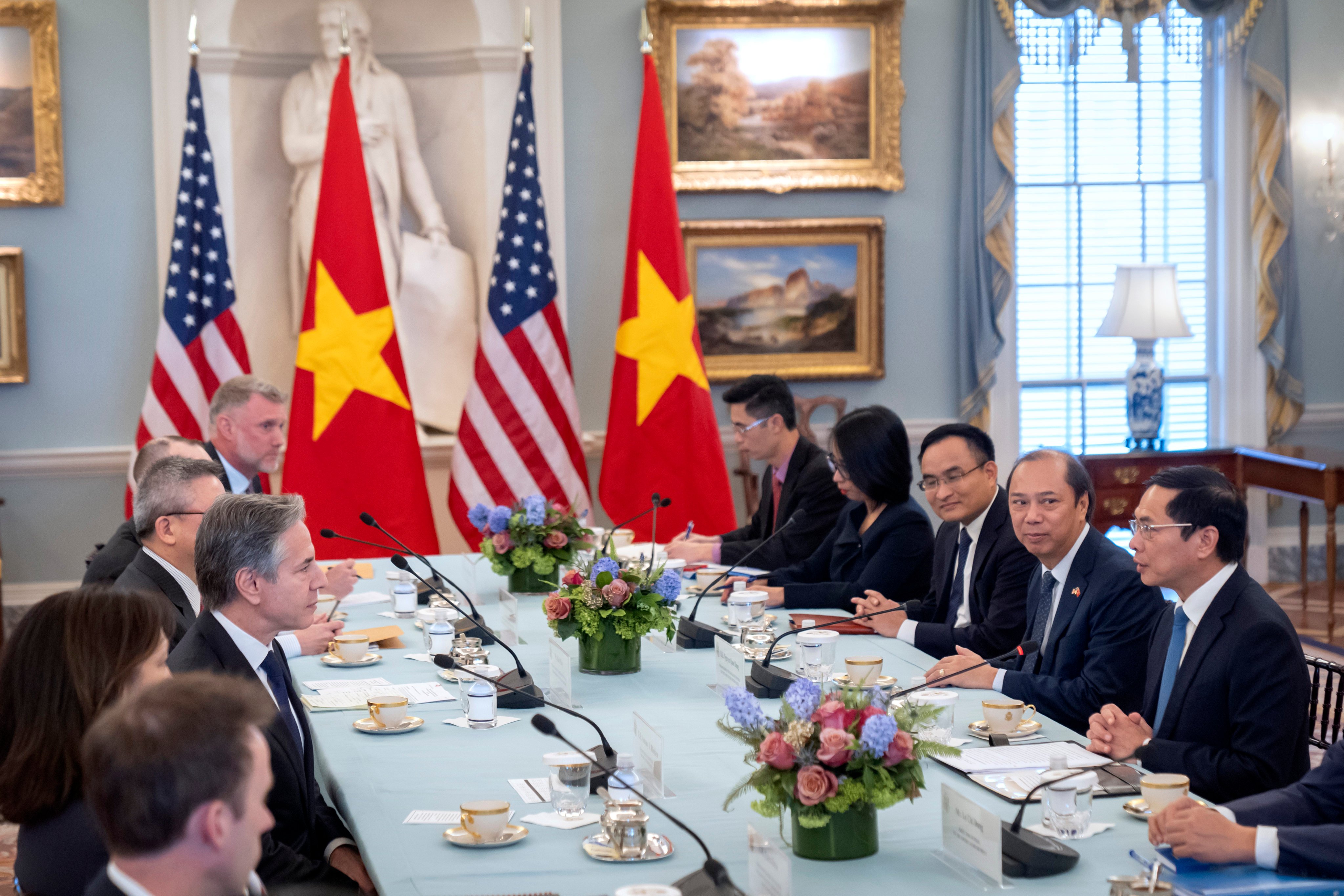 US Secretary of State Antony Blinken (left) meets with Vietnam’s Foreign Minister Bui Thanh Son (right) in Washington on Monday. Photo: AP .

