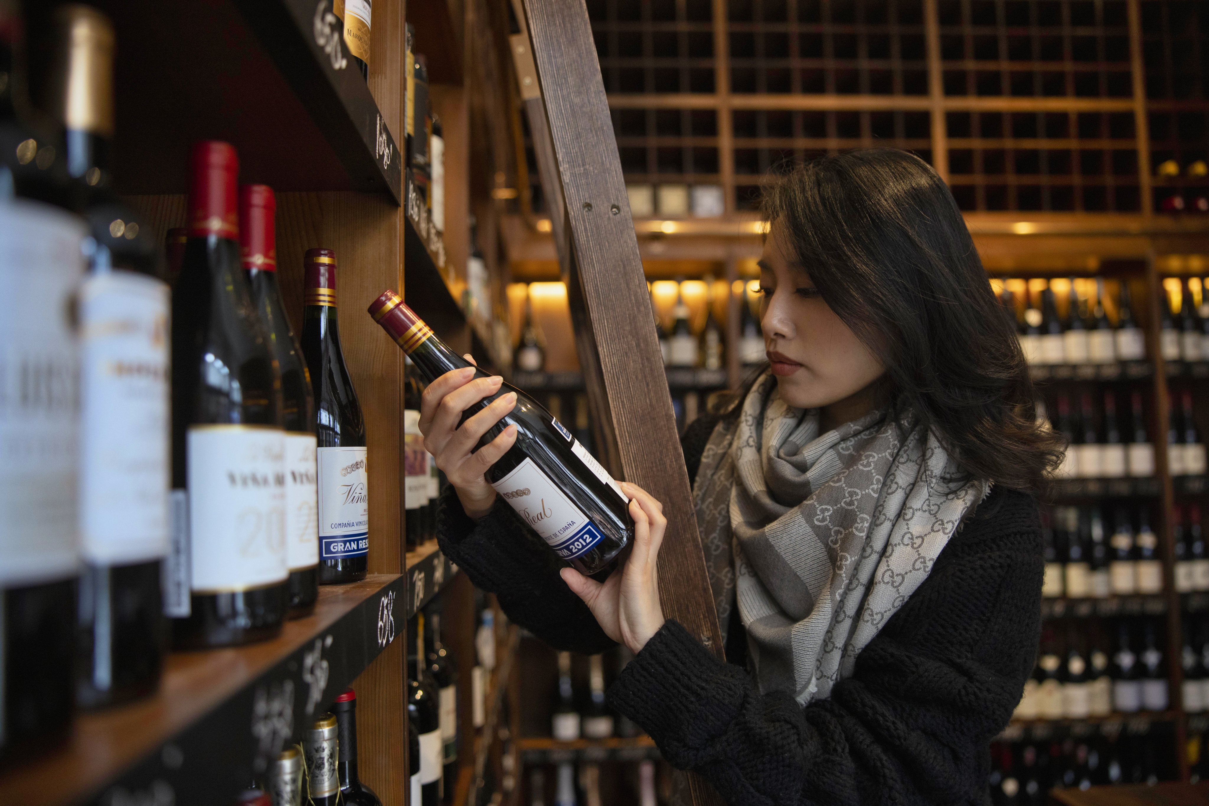 China on Friday will formally put an end to three years of tariffs targeting Australian wine. Photo: EPA-EFE