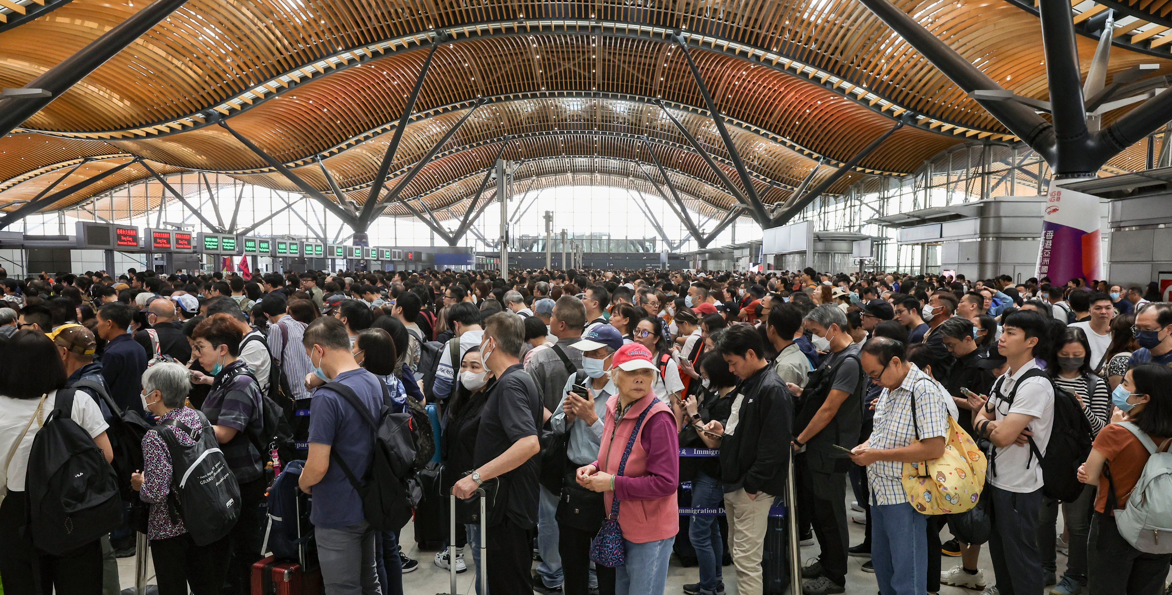 Travellers wait to cross into mainland China using the Hong Kong-Zhuhai-Macau Bridge. Photo: Edmond So