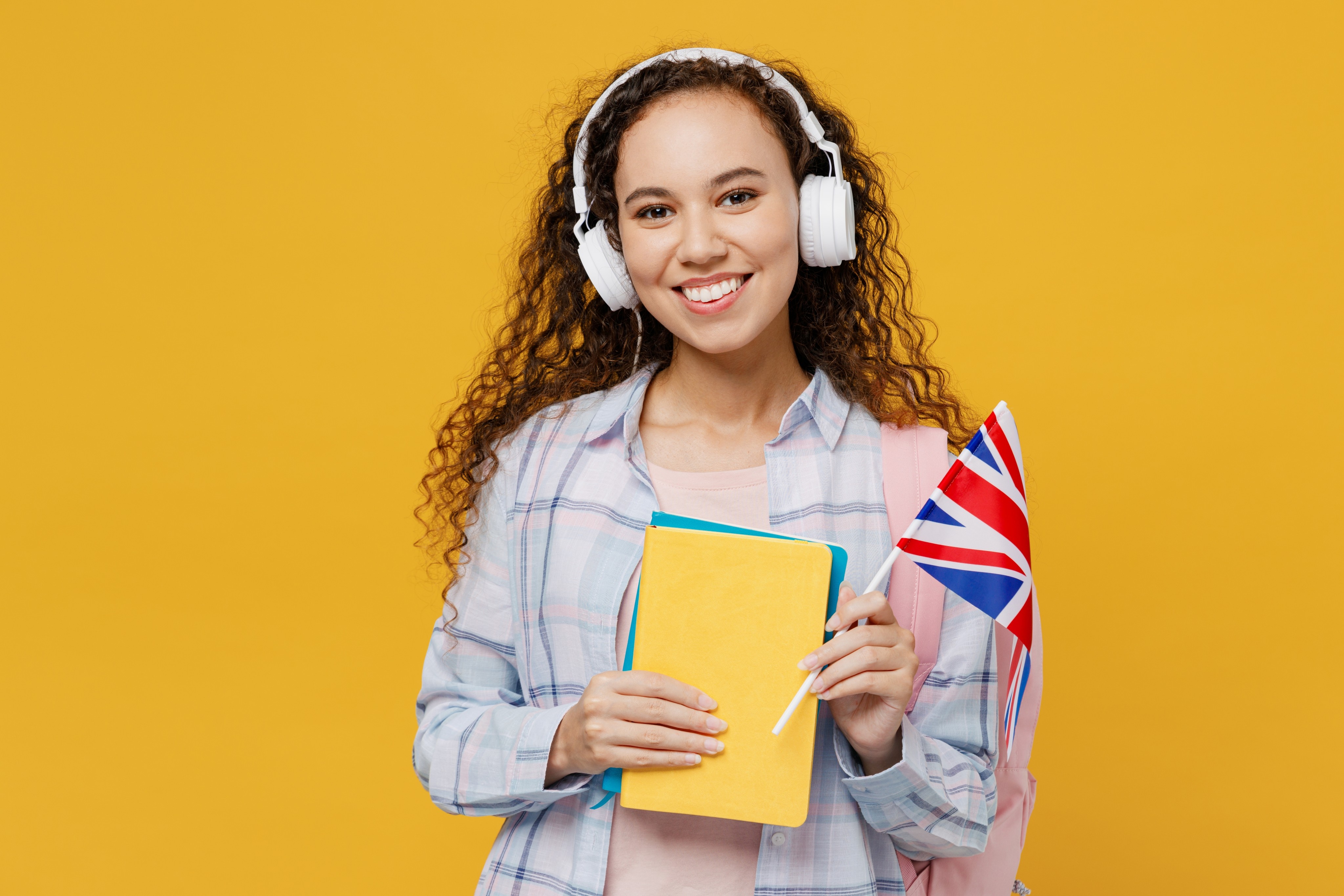 These tips will help you tackle the English listening exam with confidence. Photo: Shutterstock
