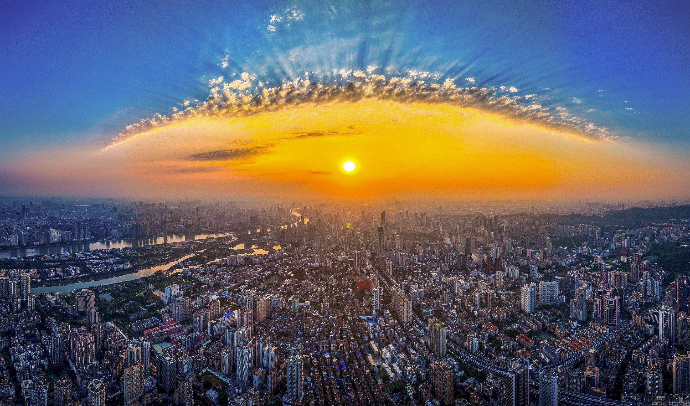 A fiery sunset over Guangzhou, where for a decade summer has arrived at an earlier date than the typical April 16. Photo: Xinhua