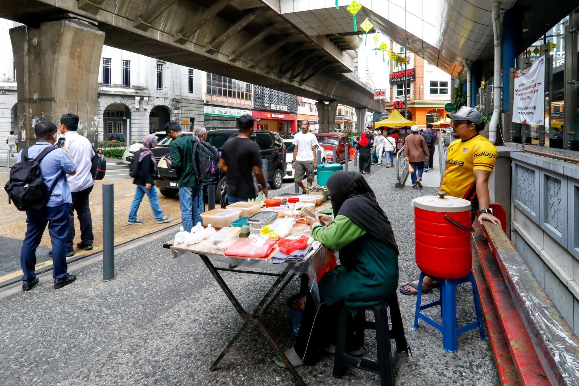 A street food vendor in Kuala Lumpur, Malaysia, on March 22. Photo: Bloomberg