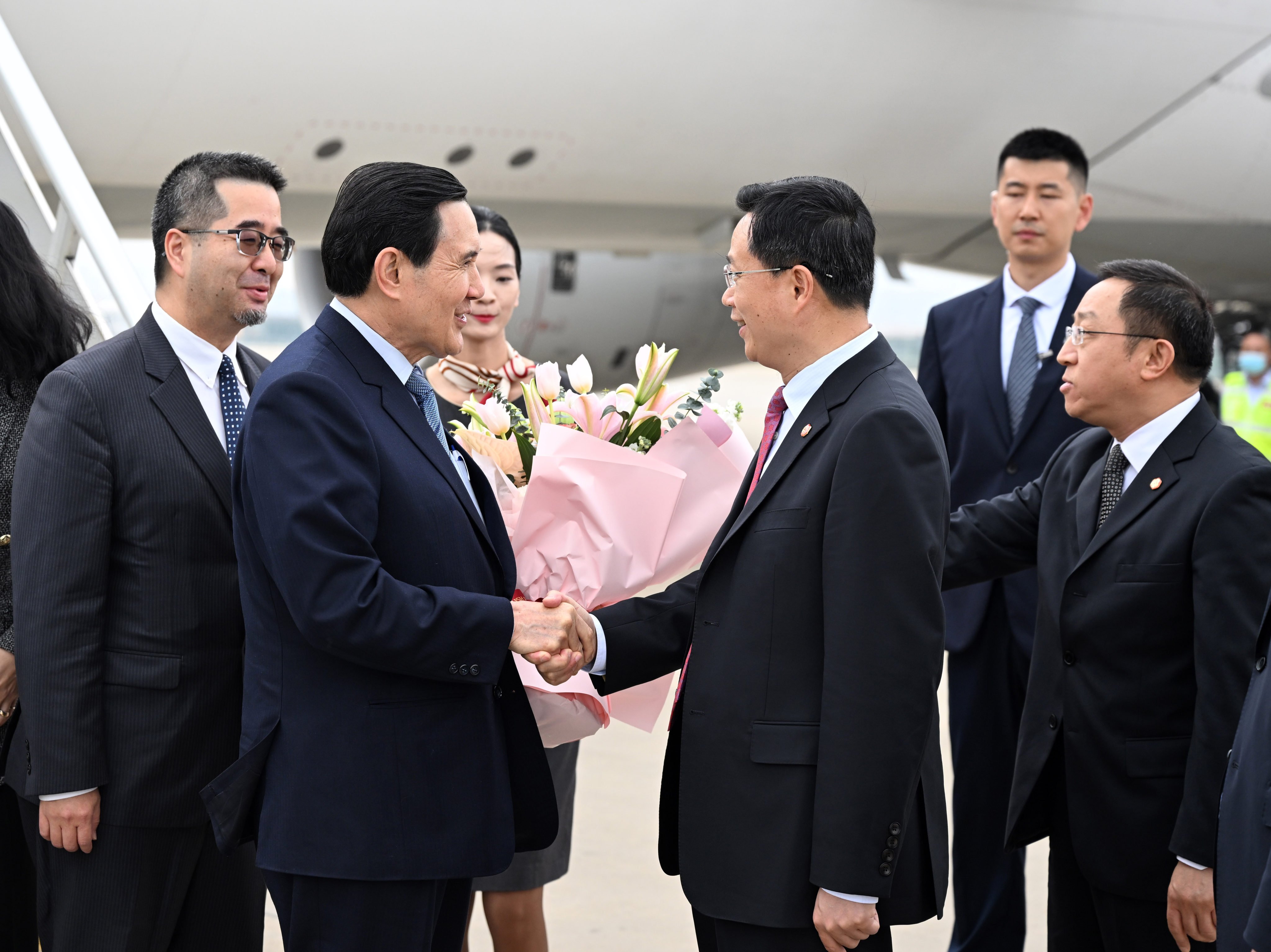 Former Taiwanese leader Ma Ying-jeou (left) arrives in Shenzhen on Monday at the start of an 11-day mainland trip. Photo: Xinhua