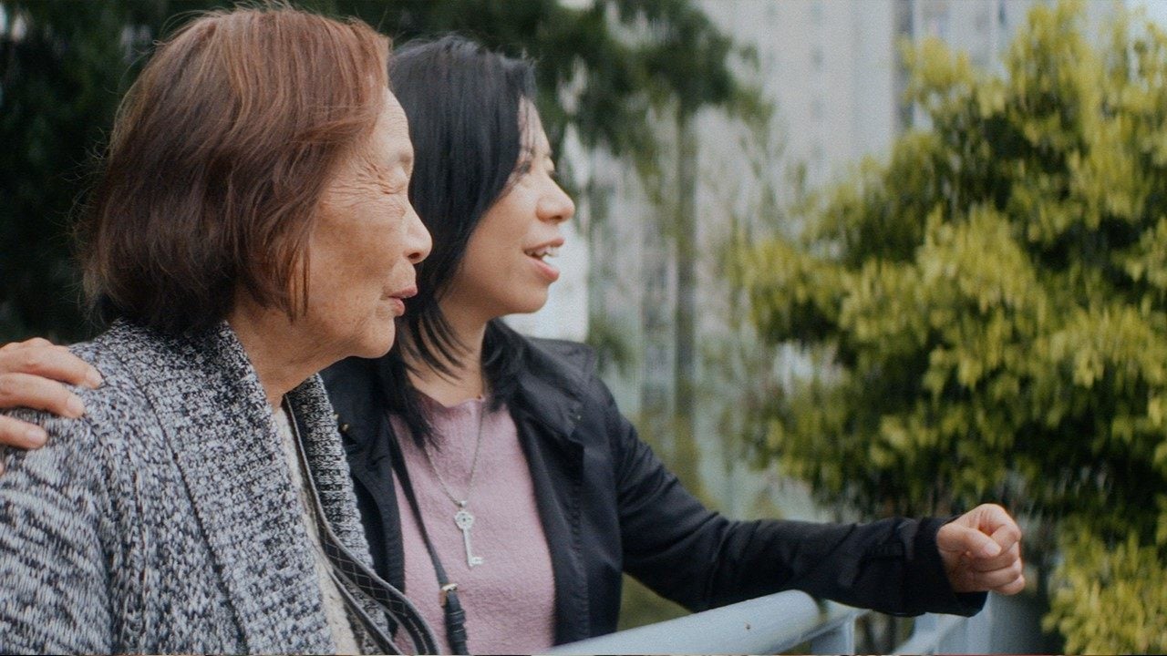 Winky Kwok, an HSBC employee, met elderly woman Ivy To through an initiative supported by The Hongkong Bank Foundation. Kwok has built a lasting relationship with To after helping her get through hard times.