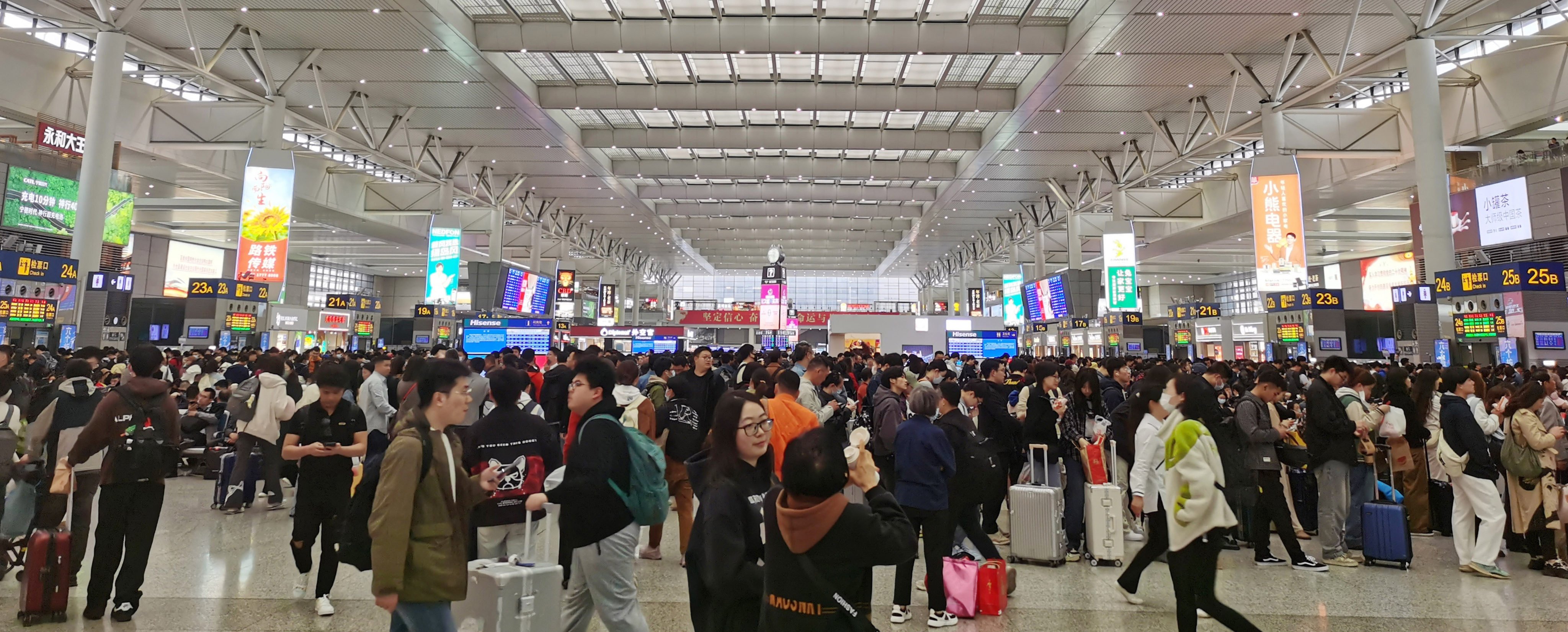 The Shanghai Hongqiao railway station was one of several in southern and eastern China where passengers faced delays and cancellations because of the earthquake on Wednesday. Photo: Handout