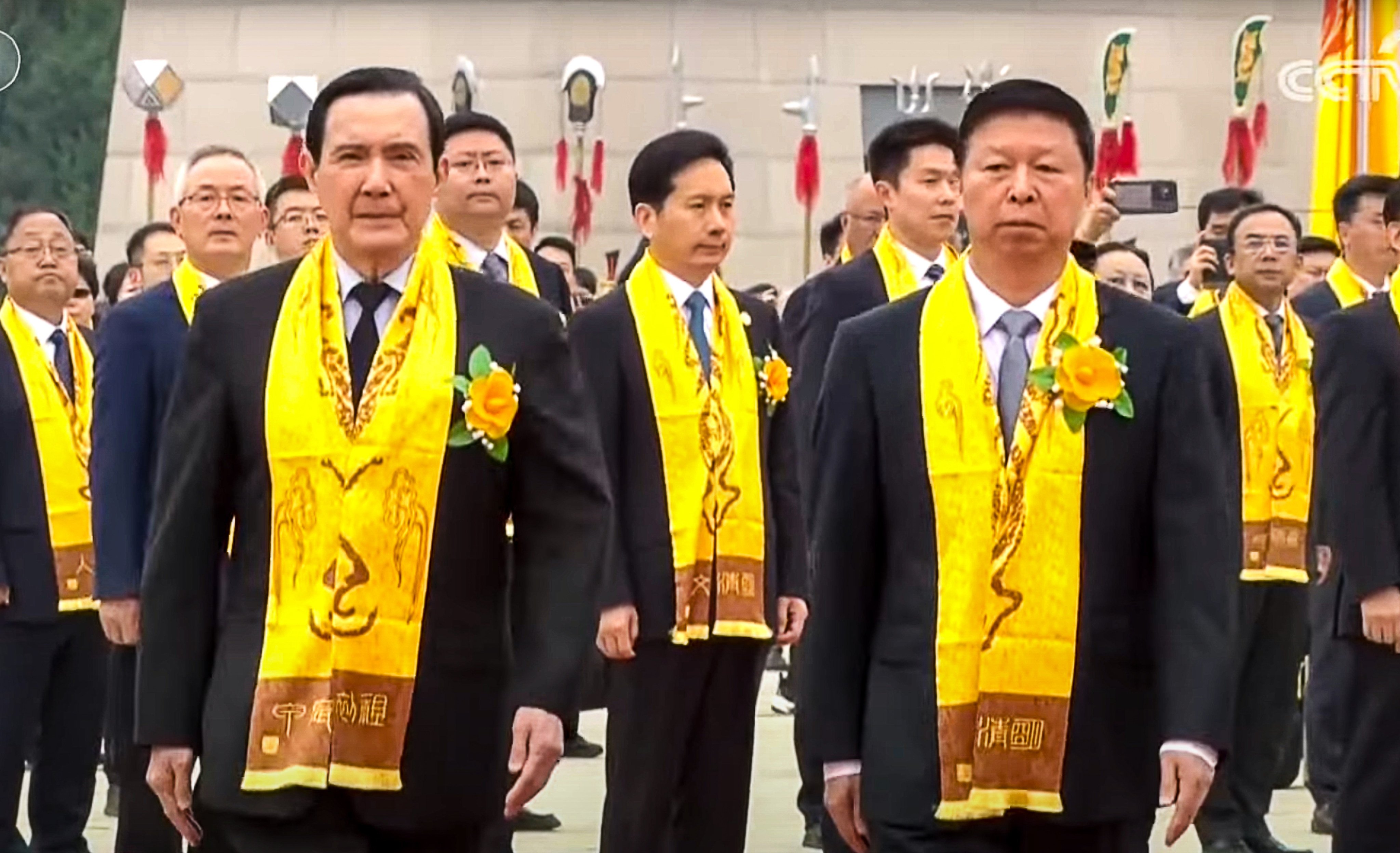 Former Taiwanese president Ma Ying-jeou, left, pictured with Song Tao, head of the mainland Taiwan Affairs Office, at the ceremony to honour the Yellow Emperor. Photo: CCTV