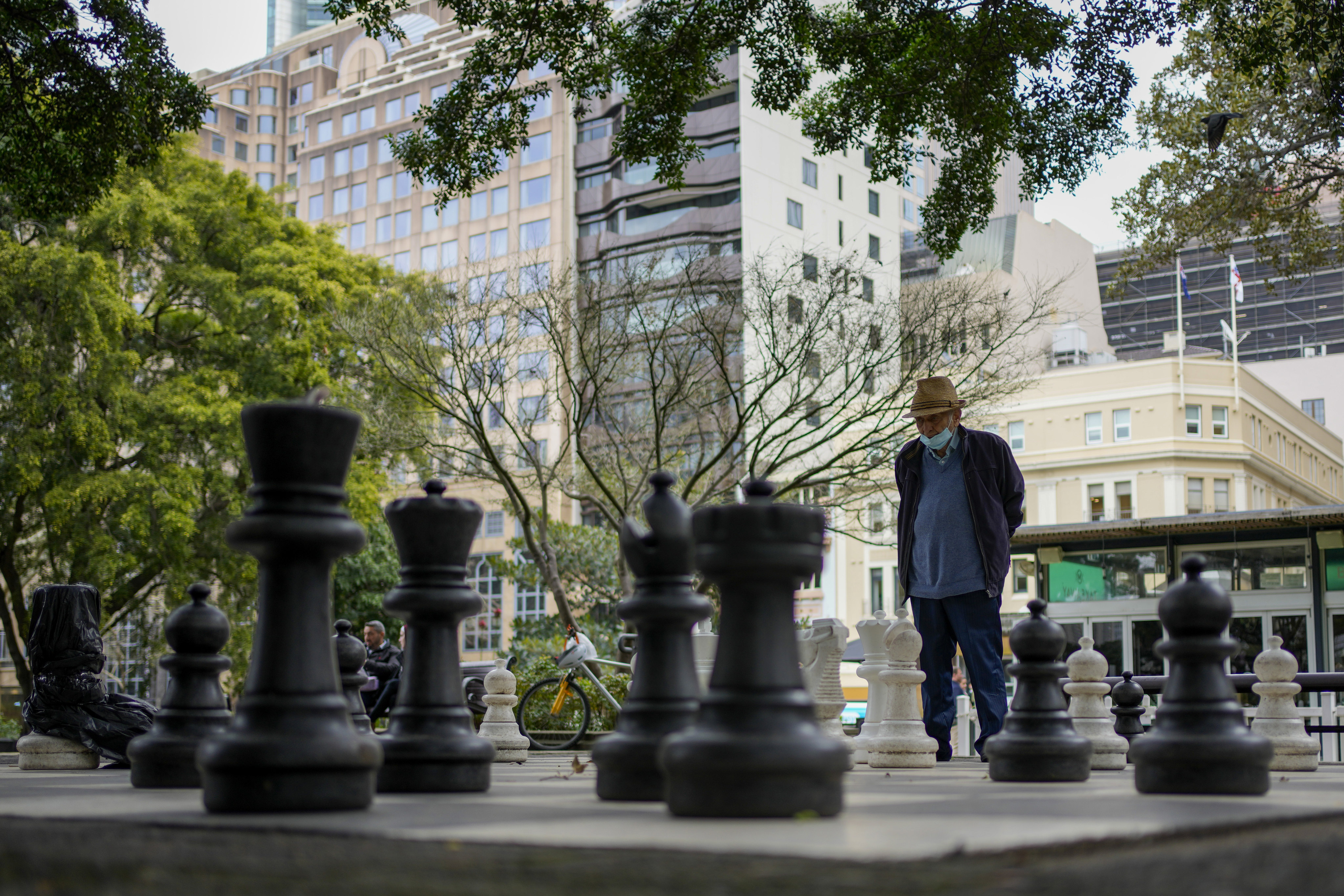 A man contemplates his next move as he plays chess in Hyde Park in the central business district of Sydney, Australia, on August 11, 2022. Photo: AP 