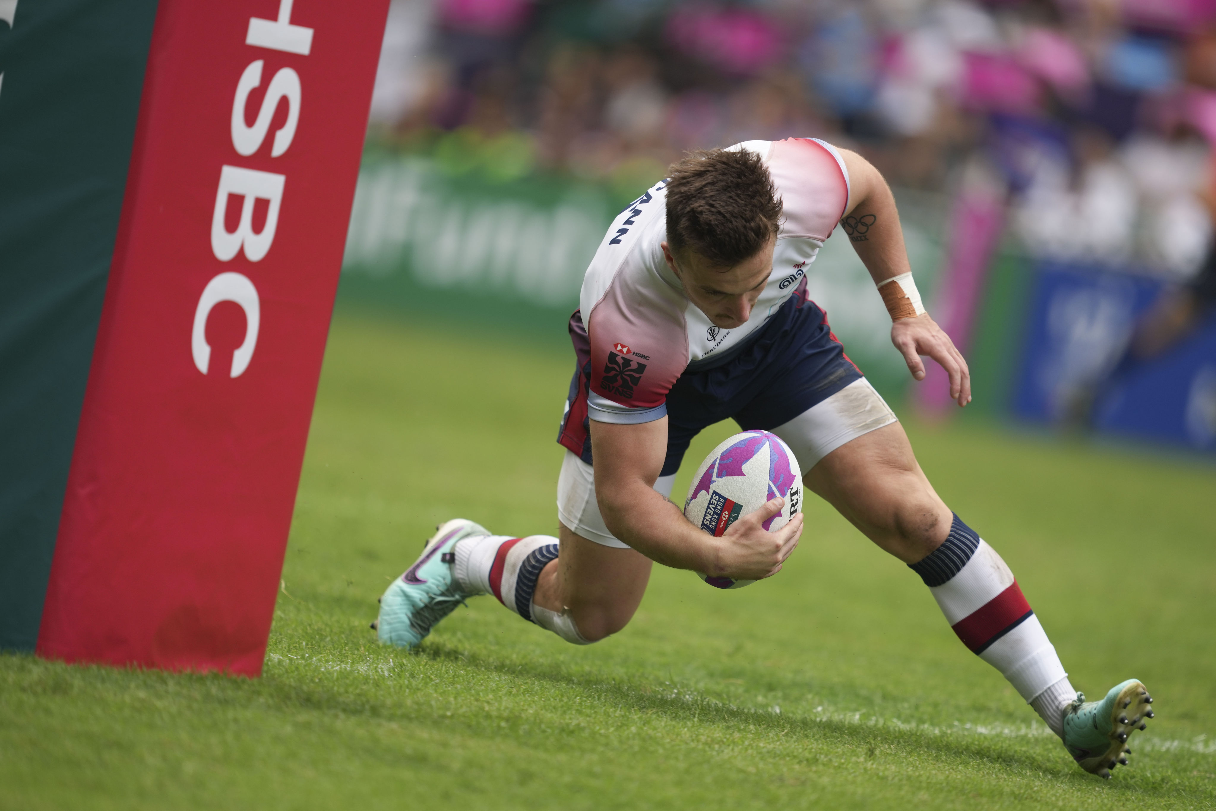 Great Britain’s Ross McCann scores his side’s only try against New Zealand. Photo: Elson Li