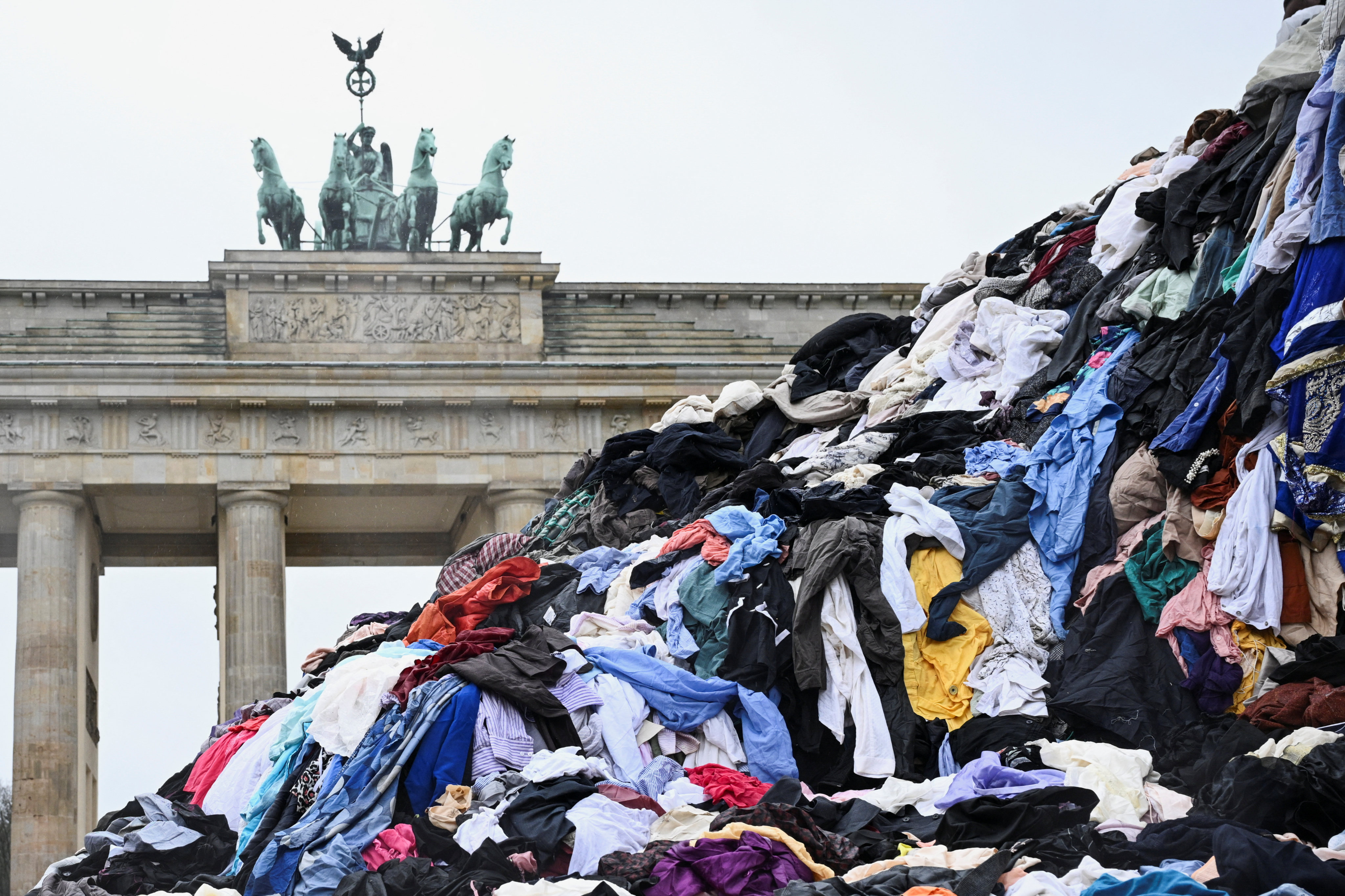 One student shares how fast fashion contributes to the rising problem of carbon emissions in the textile industry. Photo: Reuters