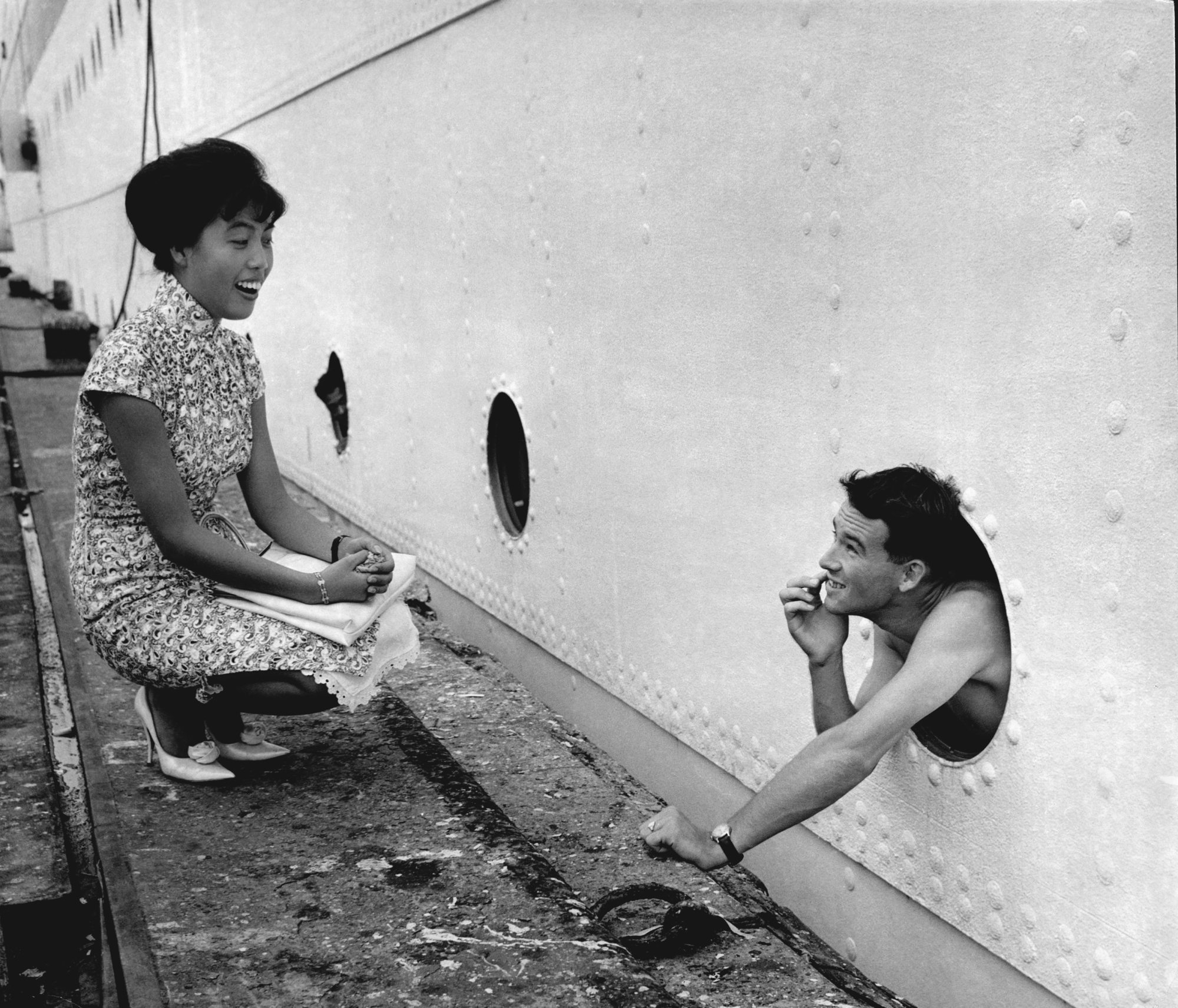 British army conscript Tony Caller (right) bids farewell to So Yun-mai, a librarian, in 1961. Photo: Chan Kiu