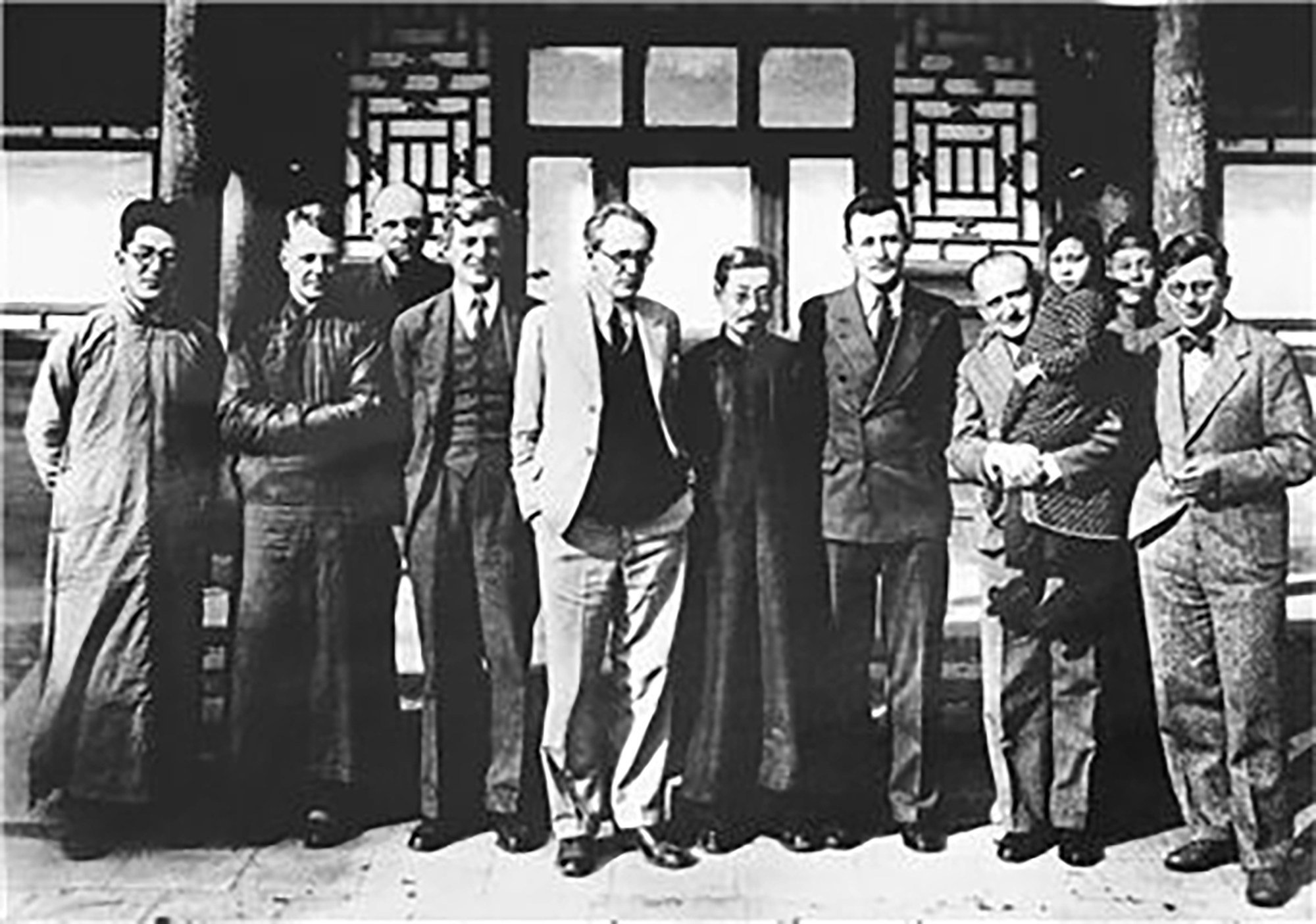 Henri Vetch (centre) with sinologists and Chinese scholars in Beijing in 1939. The Frenchman built a publishing career in China before being jailed for plotting to kill Mao Zedong and later taking the helm of the freshly minted Hong Kong University press.