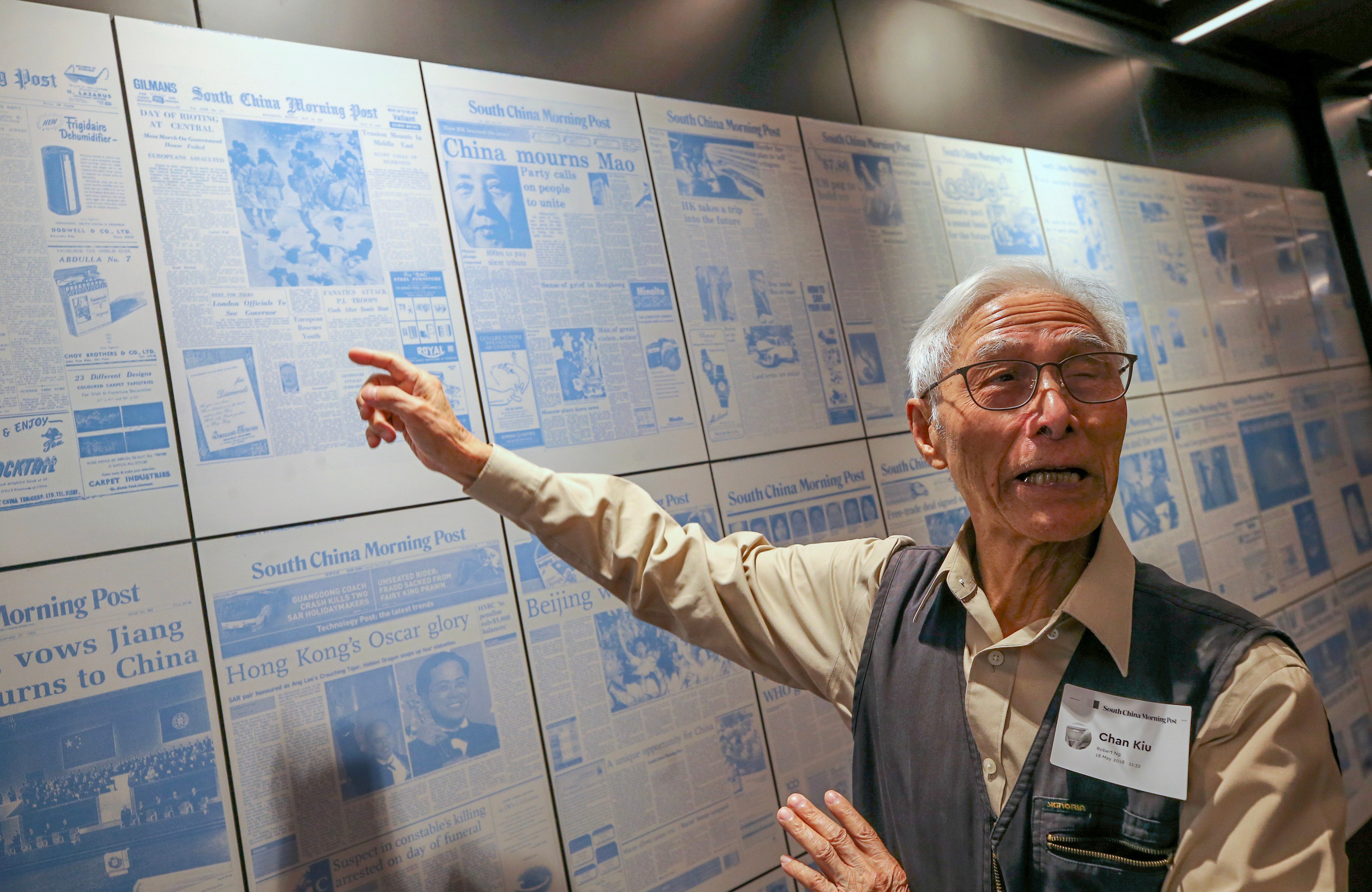 Chan Kiu points to a front page picture he took for the Post. The photojournalist joined the newspaper in 1959 and remained there for 28 years until his retirement. Photo: Dickson Lee