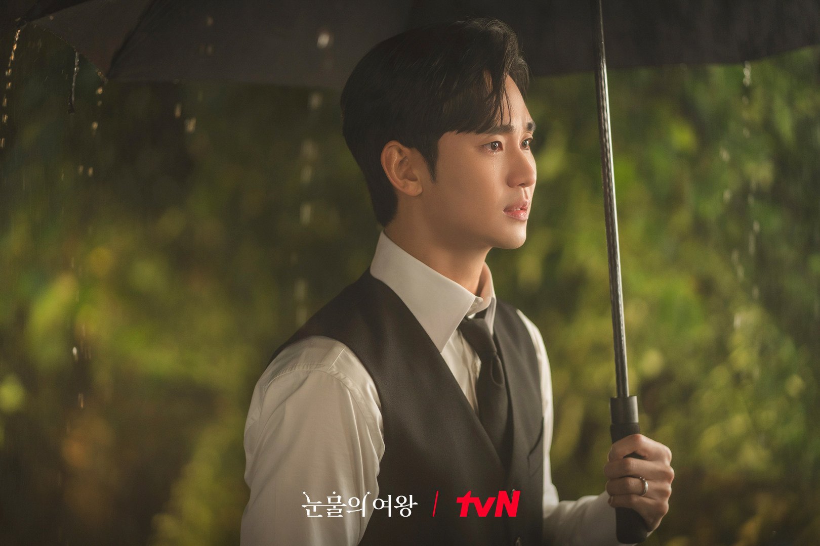 Kim Soo-hyun in a still from Queen of Tears.