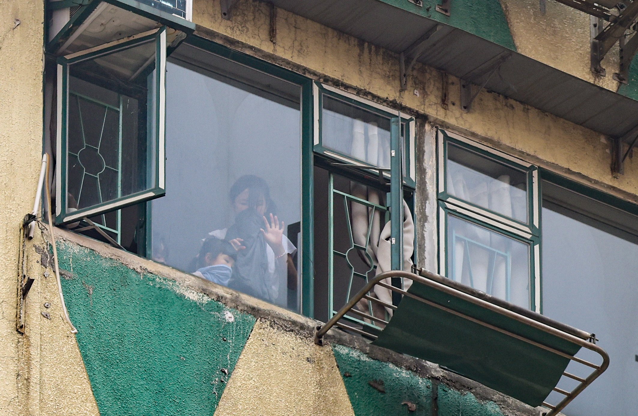 Tenants have described rushing to higher floors to find safety during the blaze. Photo: Jelly Tse