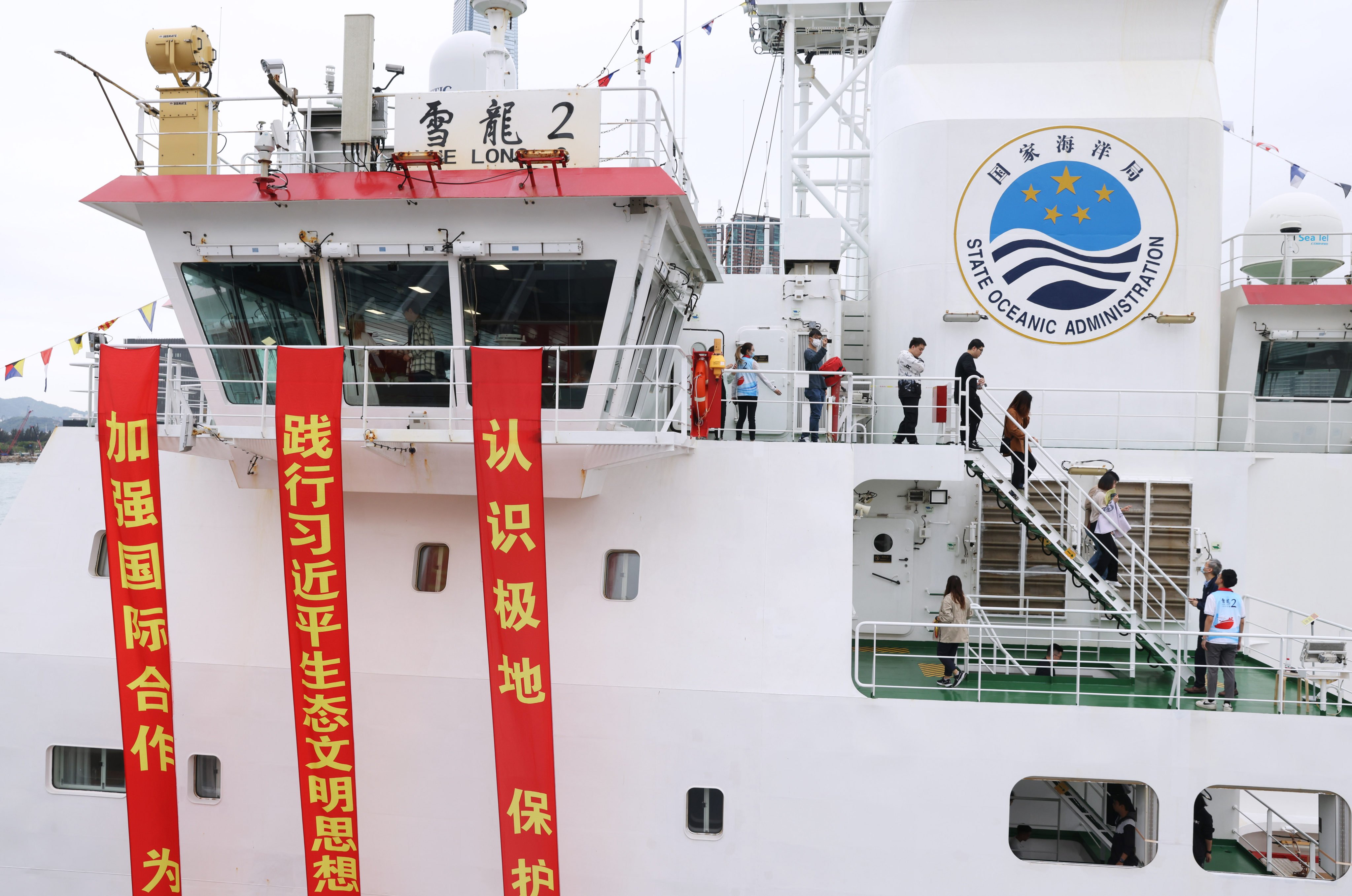 Hongkongers visit the Xue Long 2 icebreaker at the Ocean Terminal in Tsim Sha Tsui. Photo: Yik Yeung-man