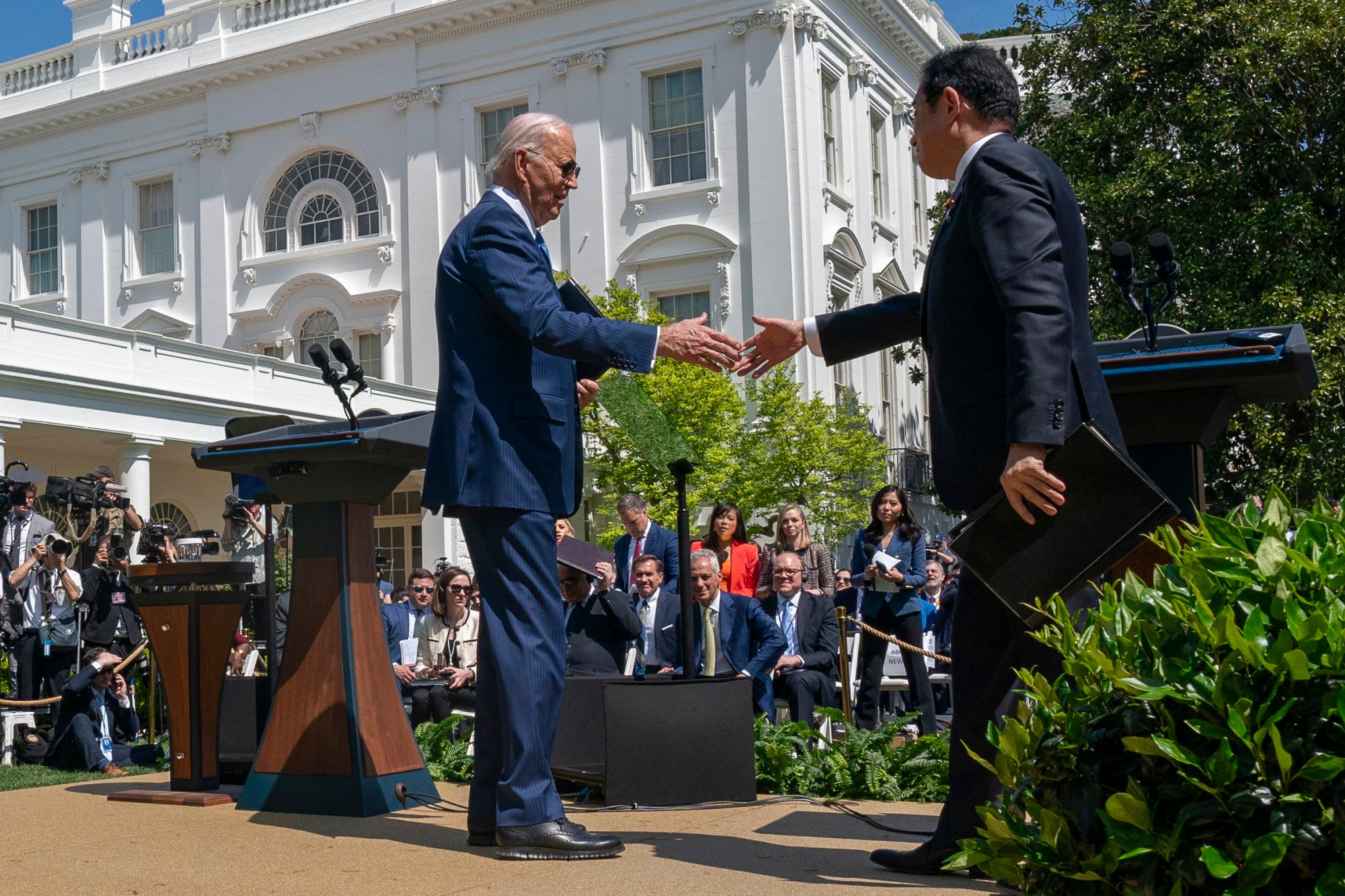 President Joe Biden, left, and Japanese Prime Minister Fumio Kishida shake hands after a news conference in the Rose Garden of the White House on Wednesday. Photo: AP