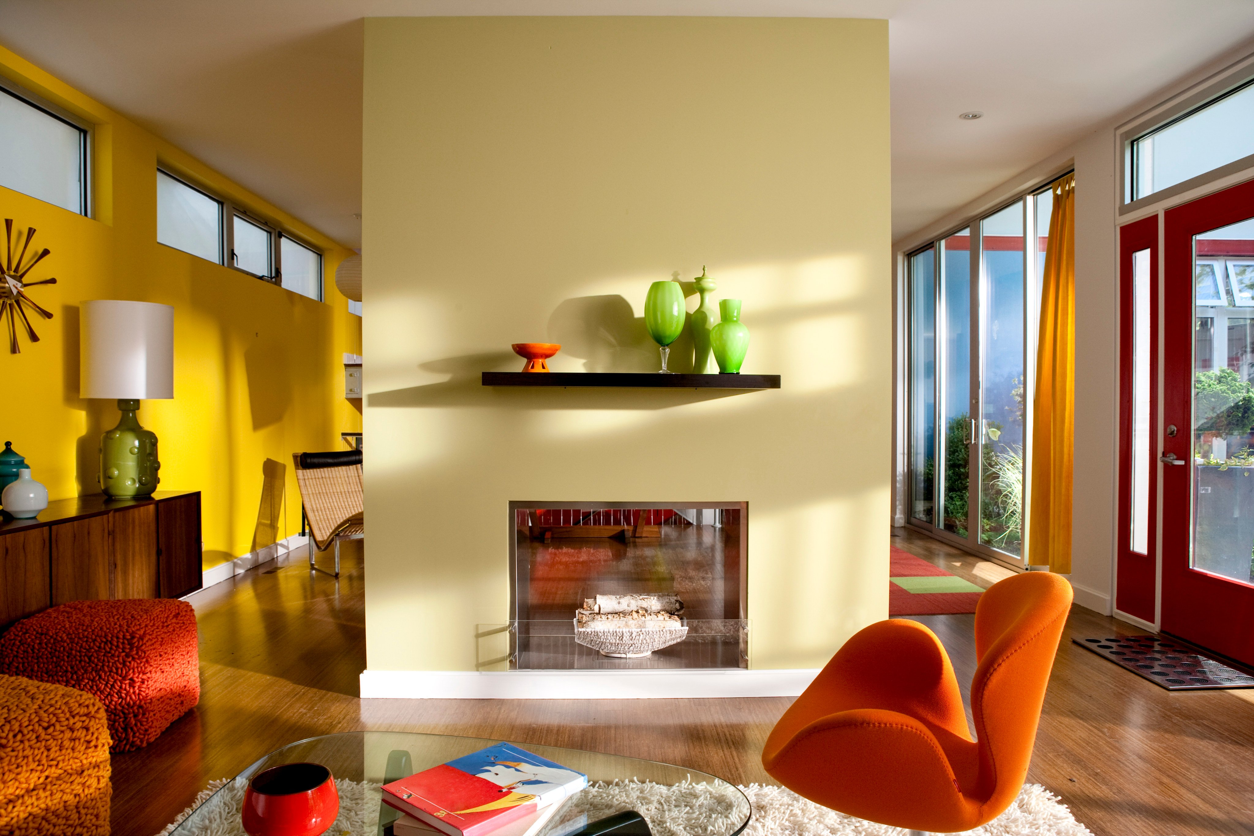Lively shades are replacing grey tones in interior themes. Photo: Getty Images