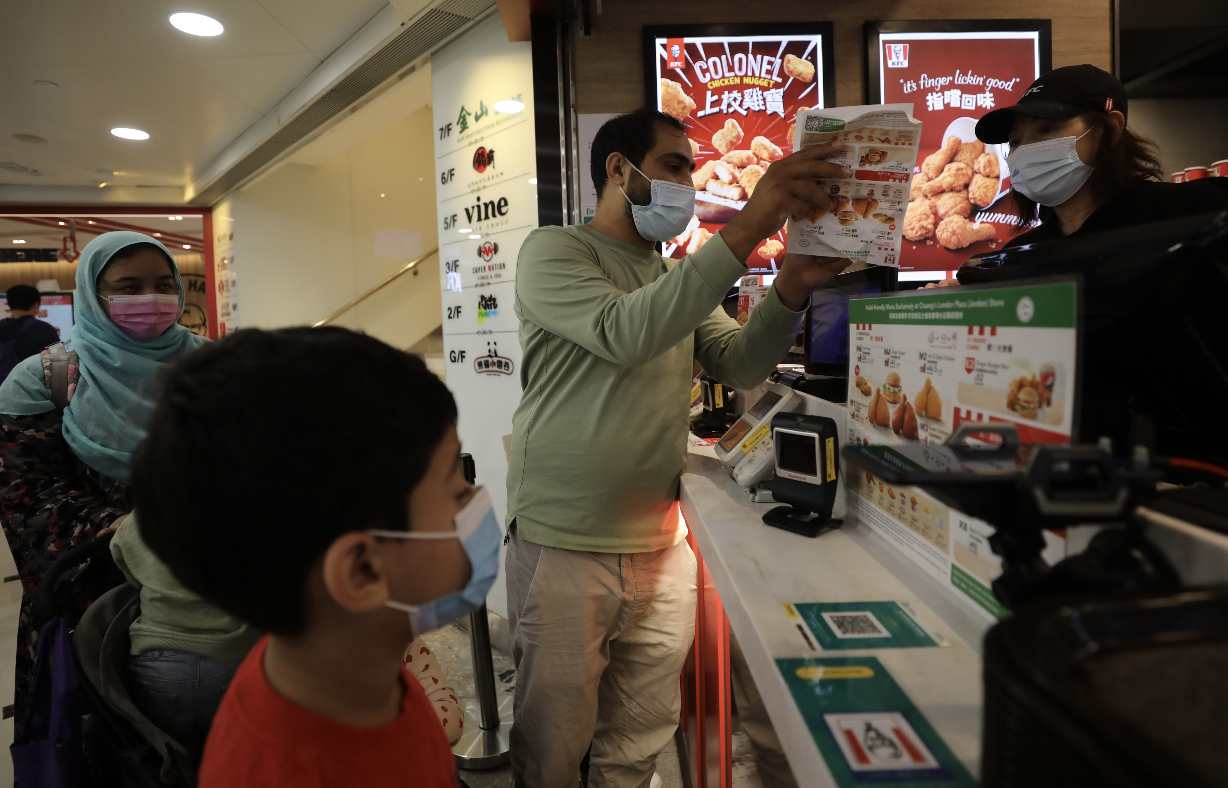 A Muslim family  buys a halal-certified KFC meal at the fast-food chain’s Chuang’s London Plaza store in Jordan on November 4, 2022. Photo: Xiaomei Chen