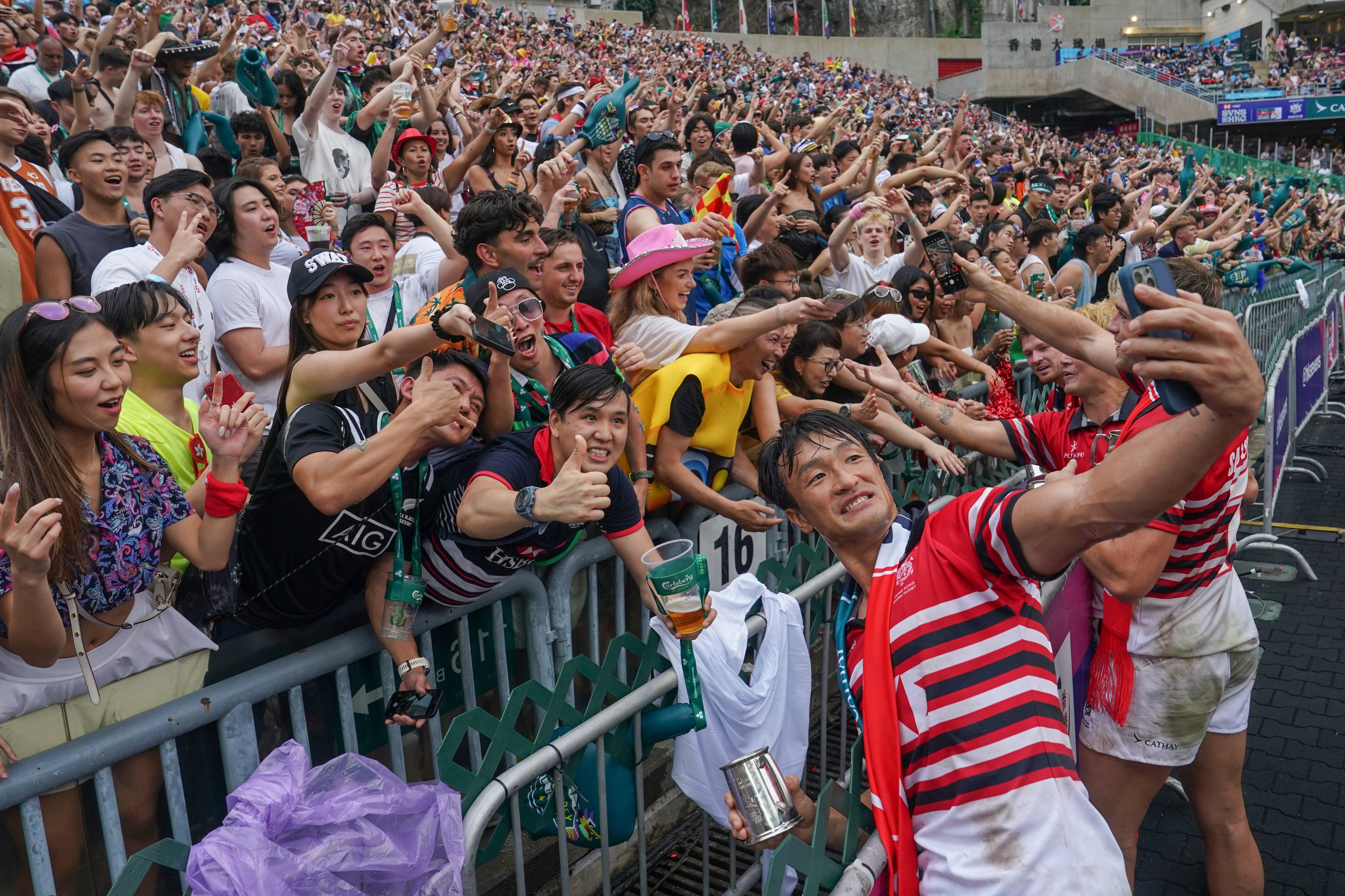 Hong Kong’s Salom Yiu Kam-shing interacts with fans after the Melrose Claymore final against Japan on day three of the Cathay/HSBC Hong Kong Rugby Sevens on April 7. Photo: Elson Li