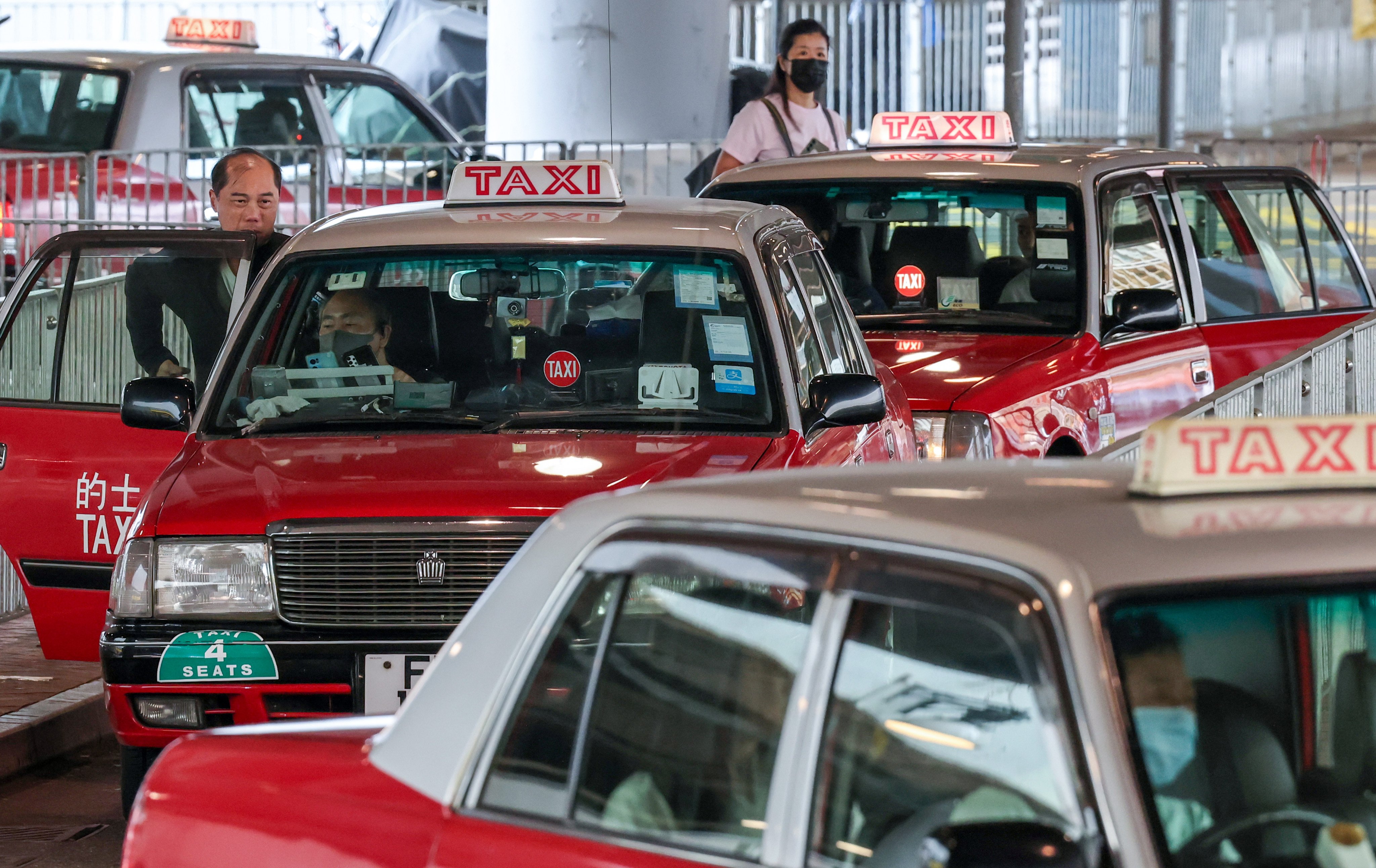 A HK$5 increase for the flag-fall rate for red cabs in urban areas has alse been proposed. Photo: Jelly Tse