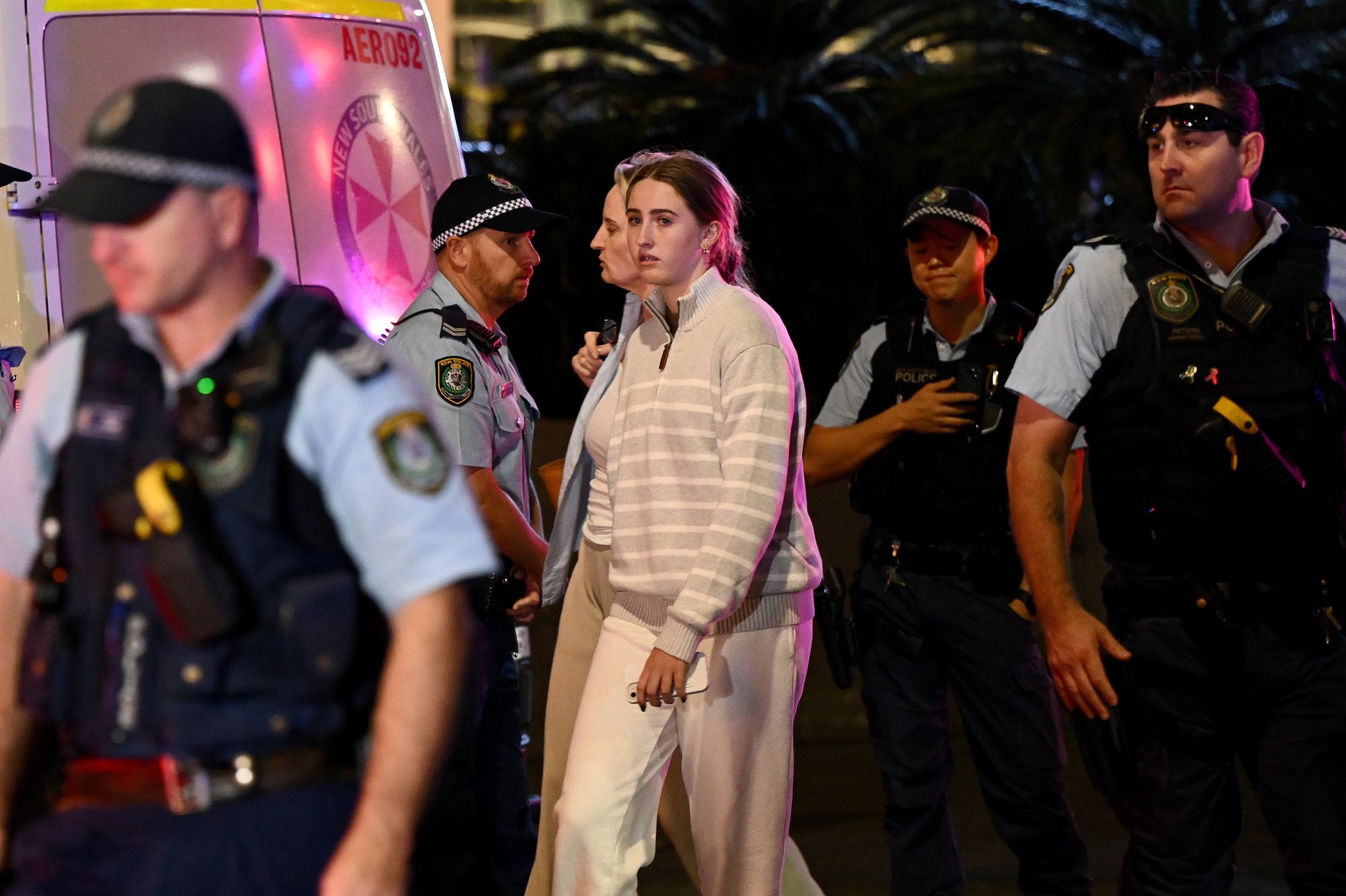 6 killed in Sydney mall stabbing, attacker shot dead by ‘hero ...