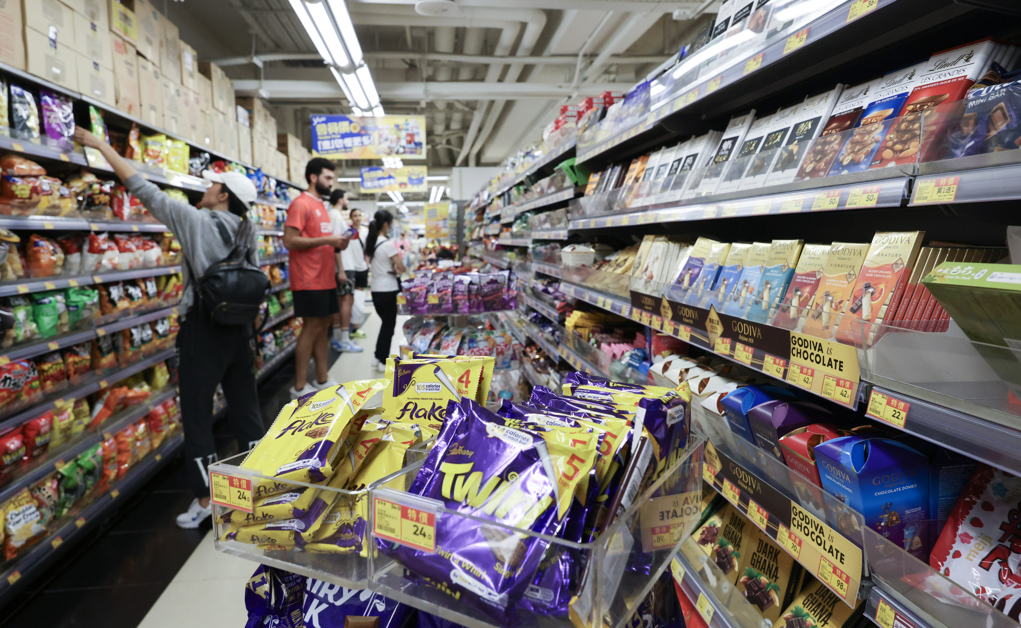 Consumer Council finds average cost of Hong Kong supermarket goods went up by 1.9 per cent last year. Photo: Jelly Tse
