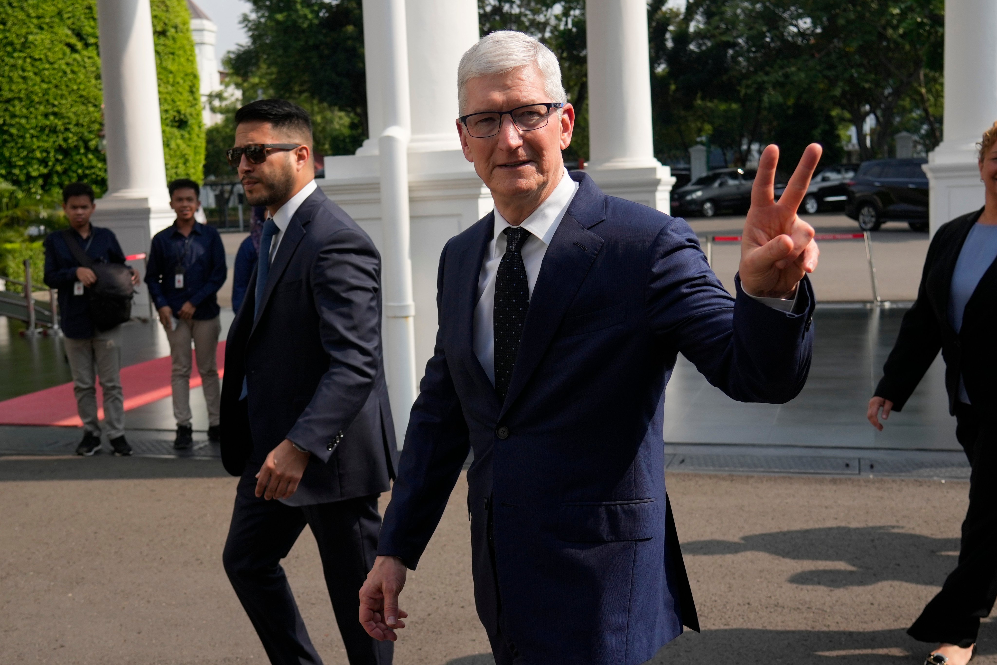 Apple CEO Tim Cook arrived for a meeting with Indonesian President Joko Widodo at the palace in Jakarta, Indonesia, on Wednesday. Photo: AP Photo