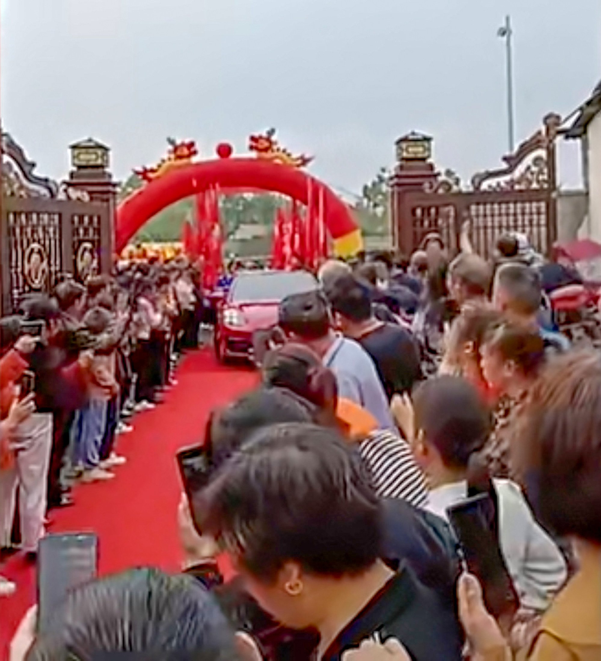 Chinese man, 86, marries first love in touching, lively ceremony