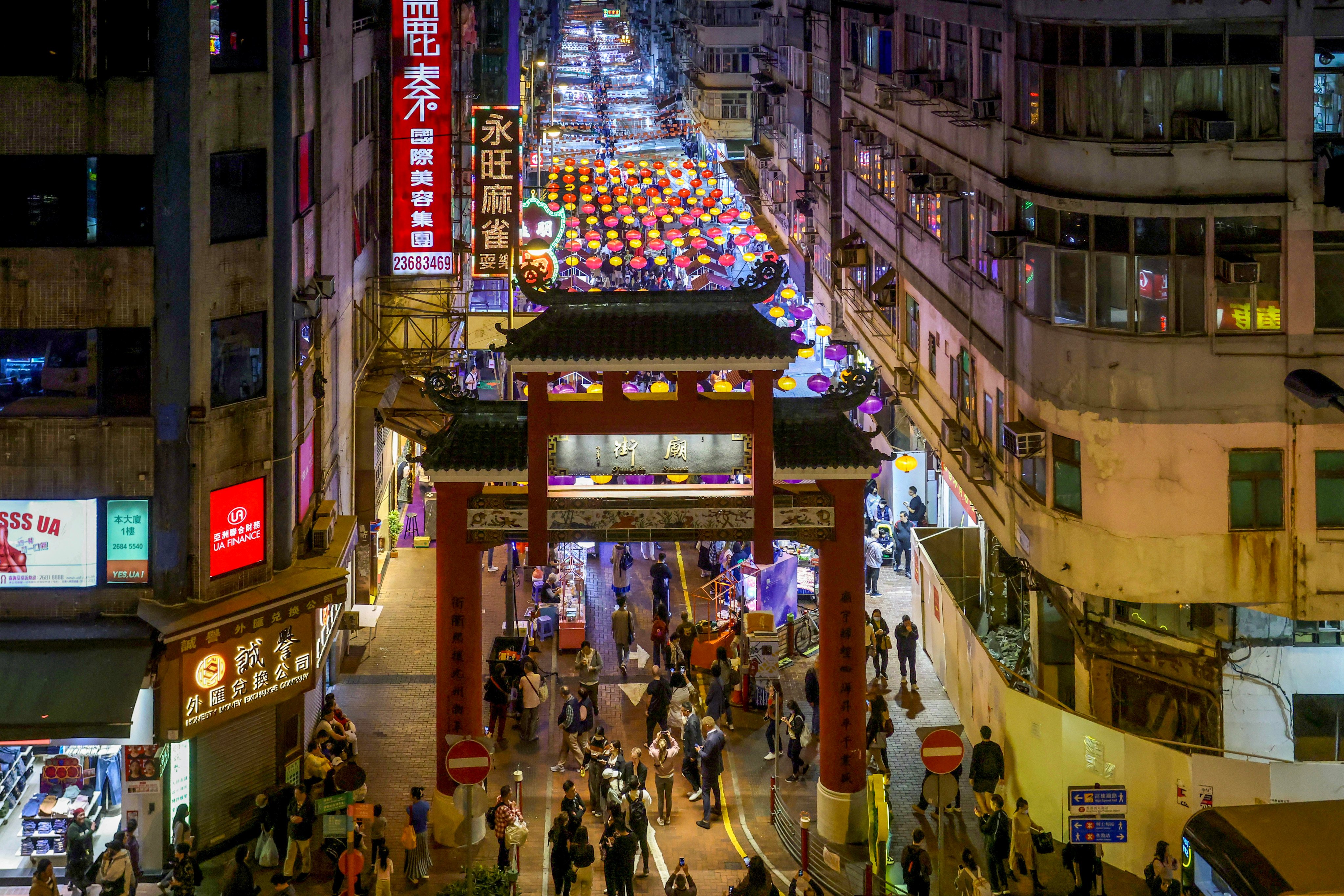 A 350-metre-long section of Temple Street is open as a night market between 2pm and 11pm. Photo: Jonathan Wong