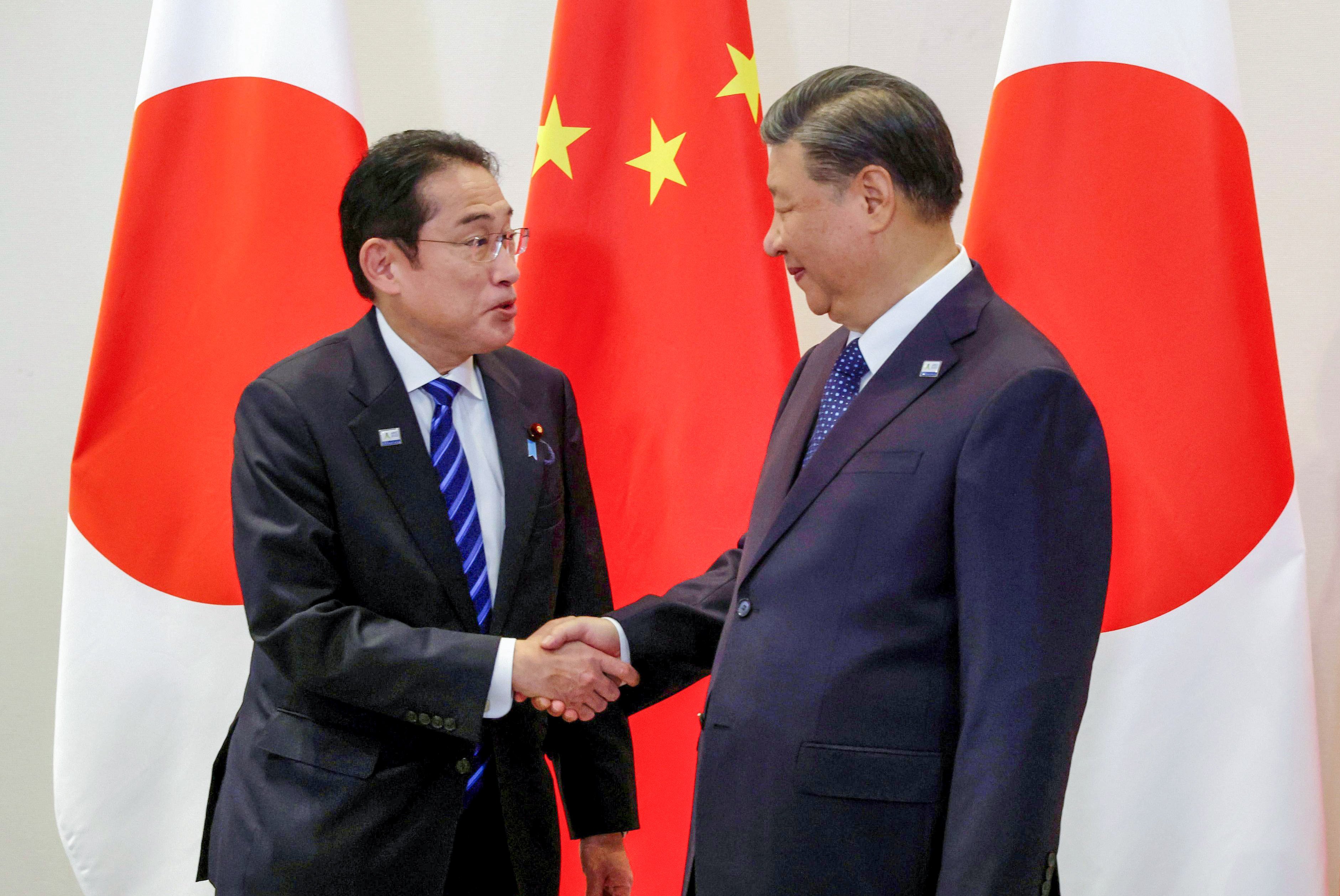 Japanese Prime Minister Fumio Kishida and Chinese President Xi Jinping ahead of a meeting in San Francisco on November 16 last year. Photo: Kyodo