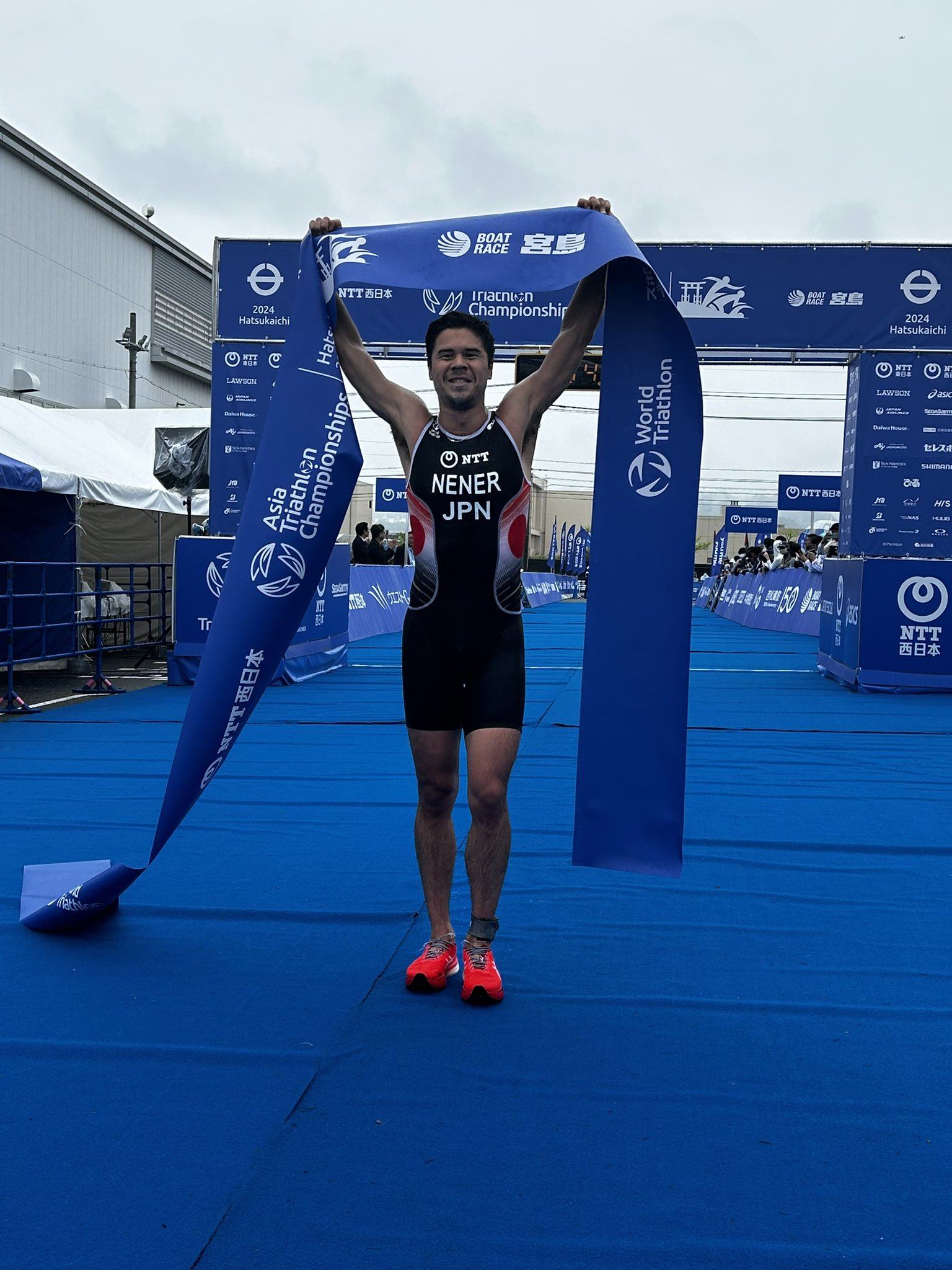 Kenji Nener celebrates after winning on home soil on Sunday. Photo: X/Triathlon Japan